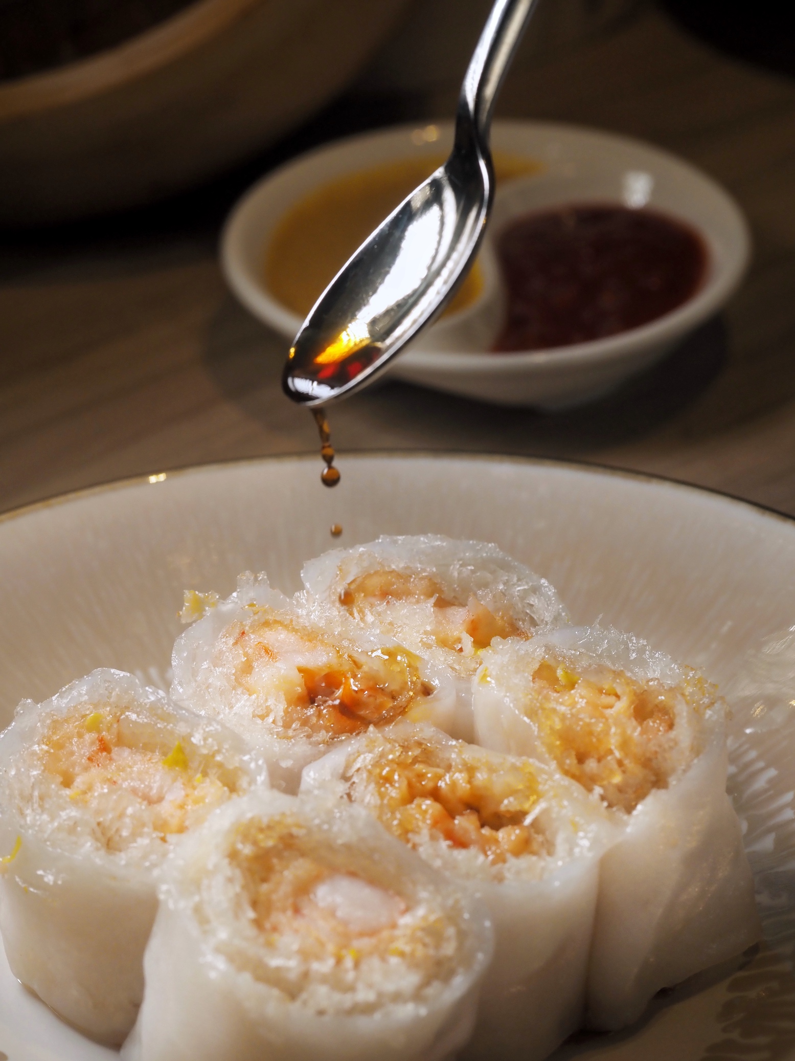 「春風得意腸」的Q滑粉皮裡包著炸越南米線，淋上醬也不濕爛，口感酥香立體。（168元／份）