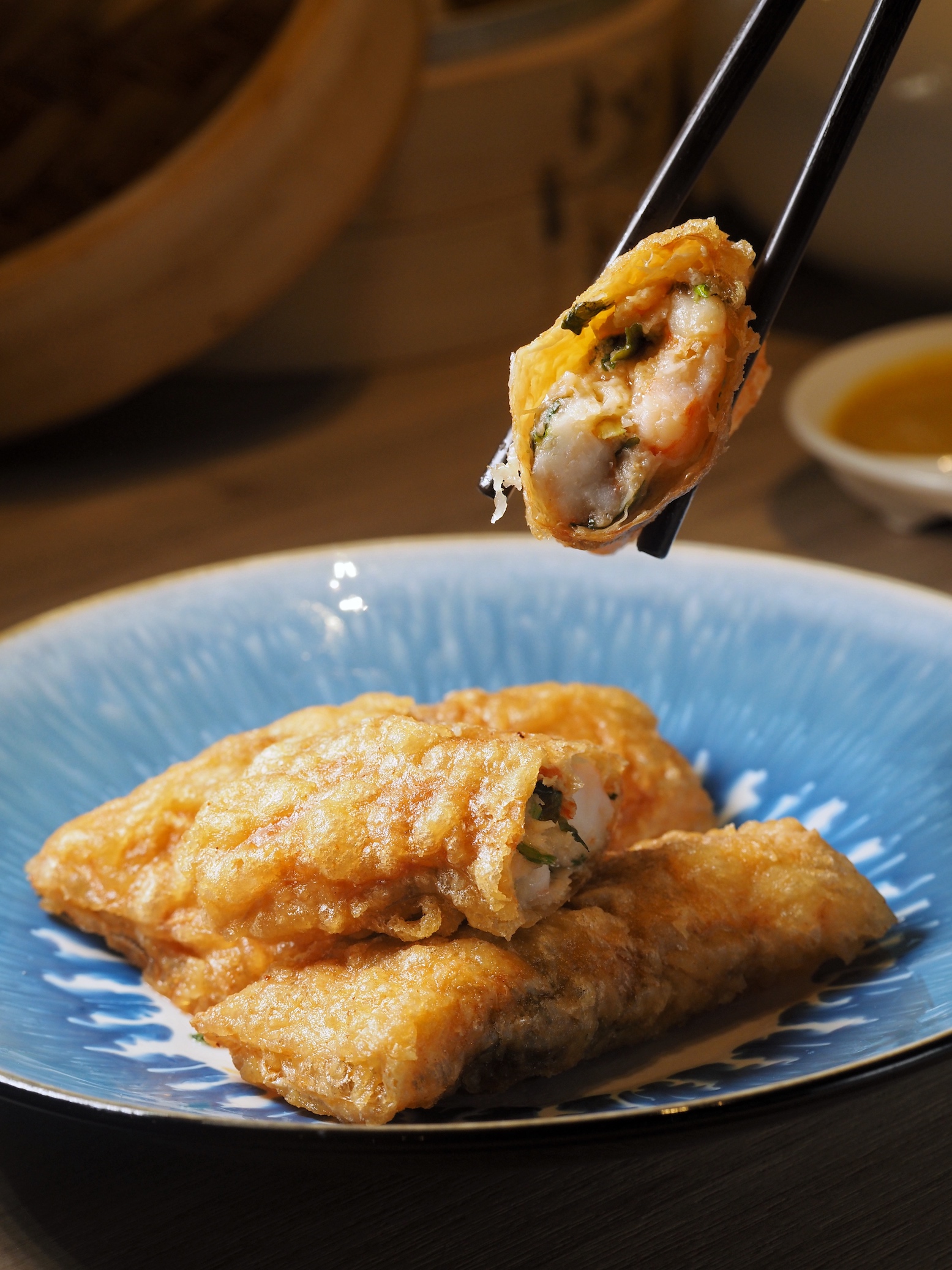 「香茜腐皮卷」炸功優秀，外皮薄酥乾爽，入嘴不會油汪汪。（148元／份）