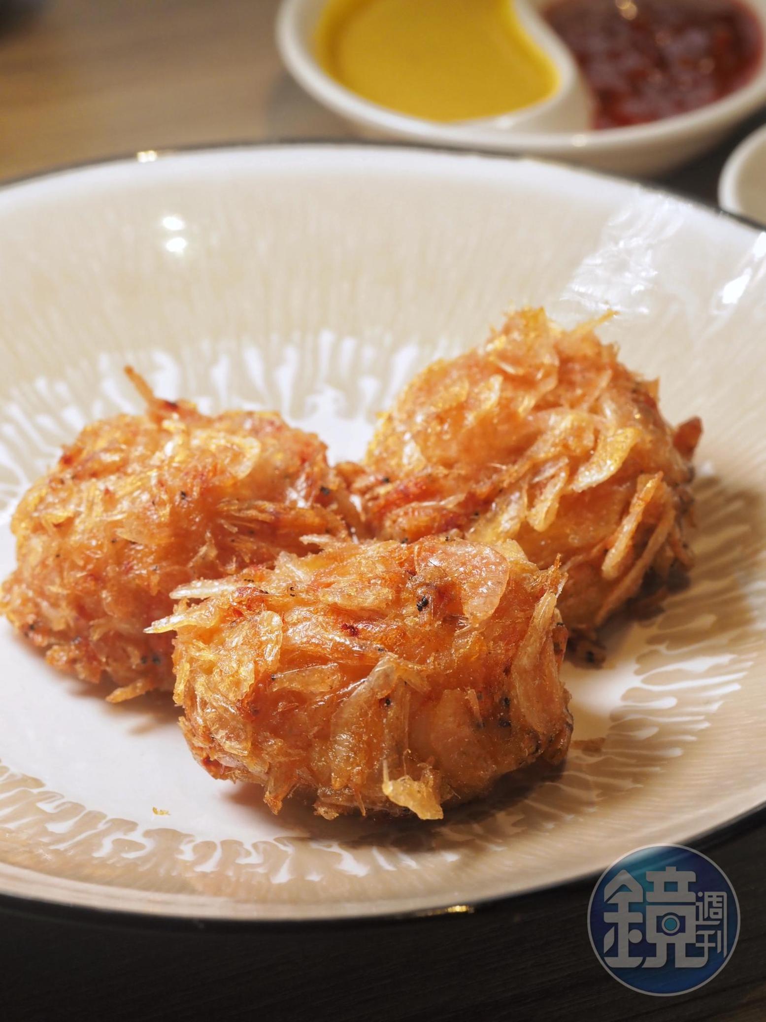 「芙蓉櫻花蝦餅」是以櫻花蝦拌雞蛋豆腐製成,外酥內滑,鎖著滿滿海味。(148元/份)