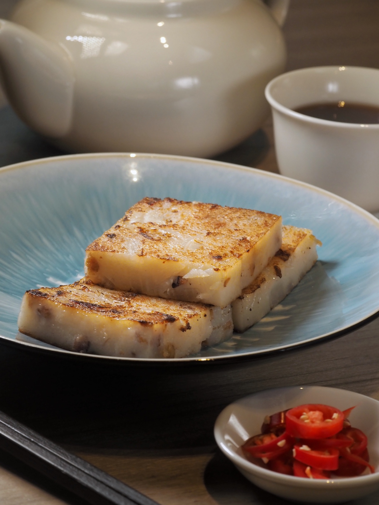 「臘味蘿蔔糕」吃得到大塊蘿蔔角，臘味鹹香沁入糕體，不蘸醬也頗有味。（88元／份）