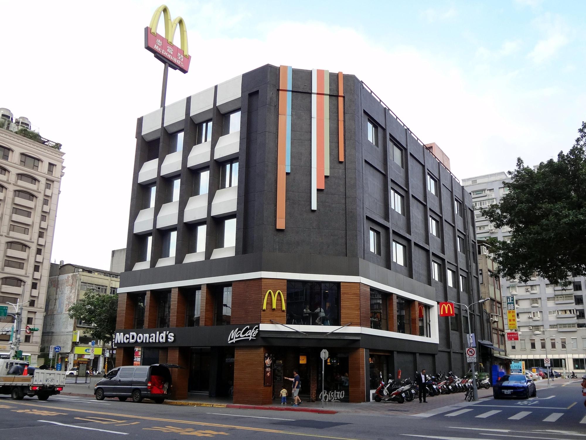 新北市一間麥當勞分店,因兒童在店內遊戲區摔傷引起父母索償紛爭。(示意圖,翻攝維基百科)