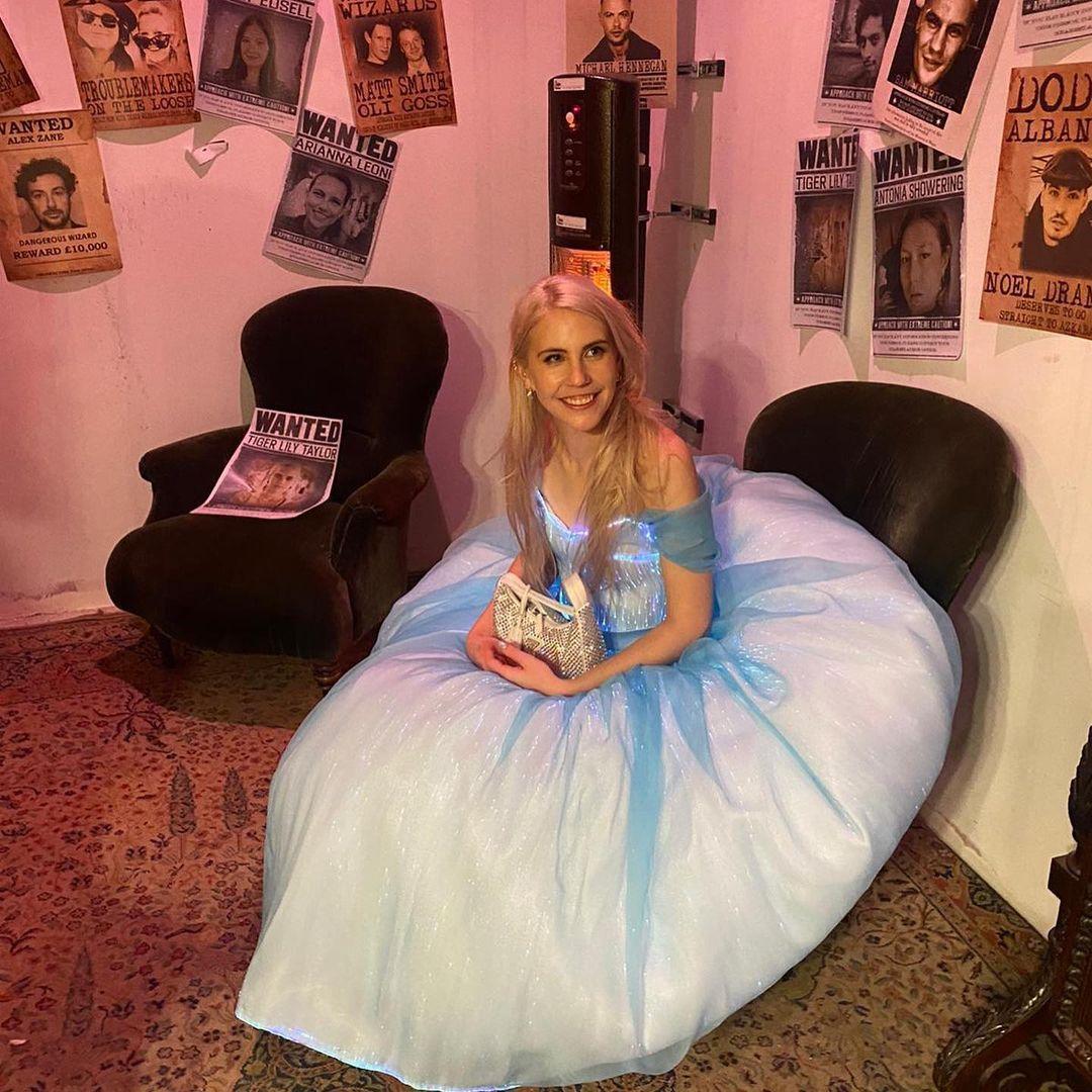 蘿絲坐擁祖父留下的遺產,是英國境內最年輕的富豪。(翻攝India Rose James IG)