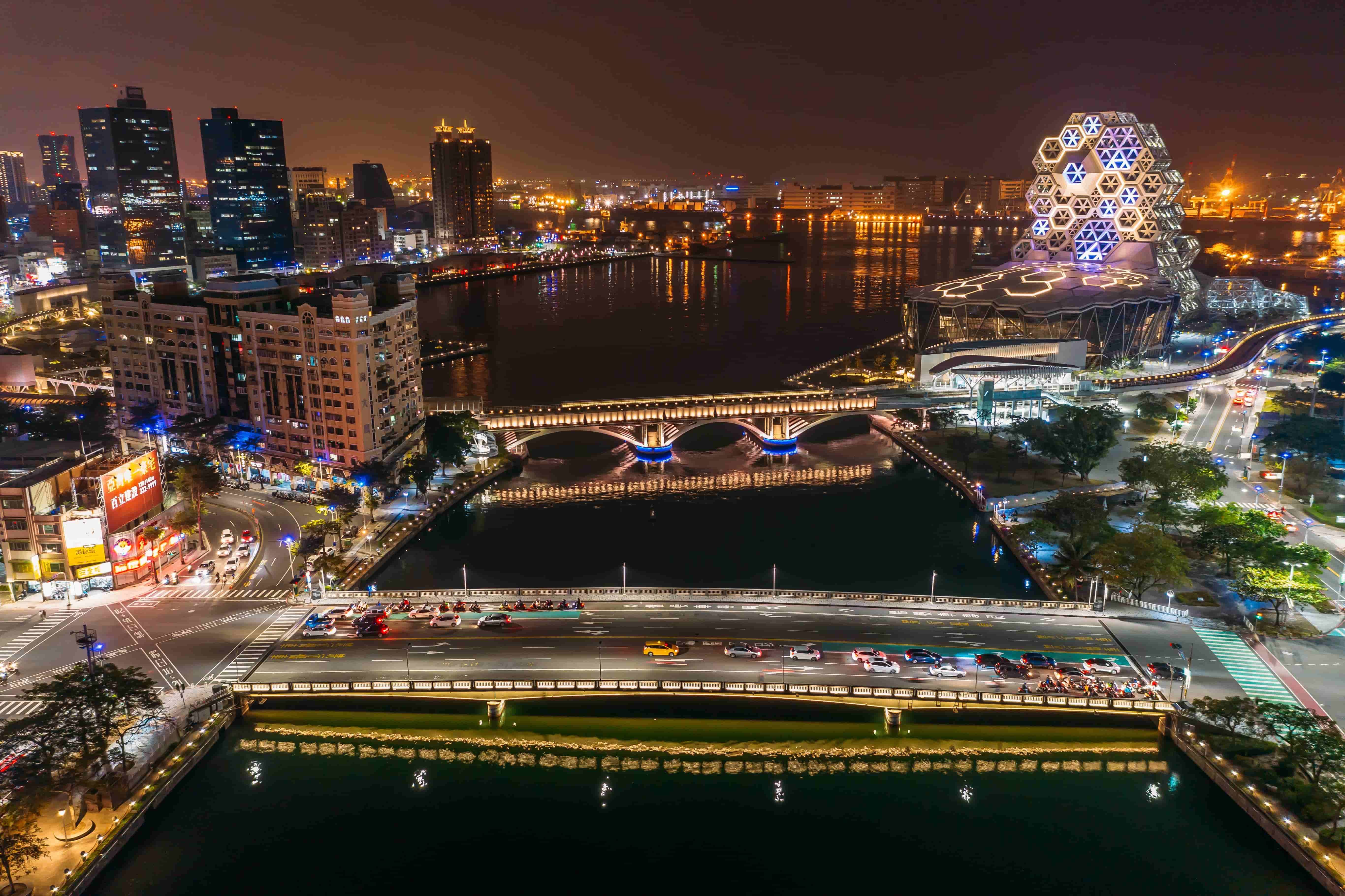 2022年台灣燈會睽違20年重返高雄，將以「愛河灣」及「衛武營國家藝術文化中心」打造雙主場。（高雄市政府提供）