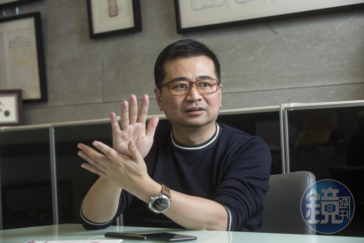禾馨診所及慧智基因創辦人蘇怡寧被父親控訴棄養，他則回應遭到父親對自己整個生活的情緒勒索。