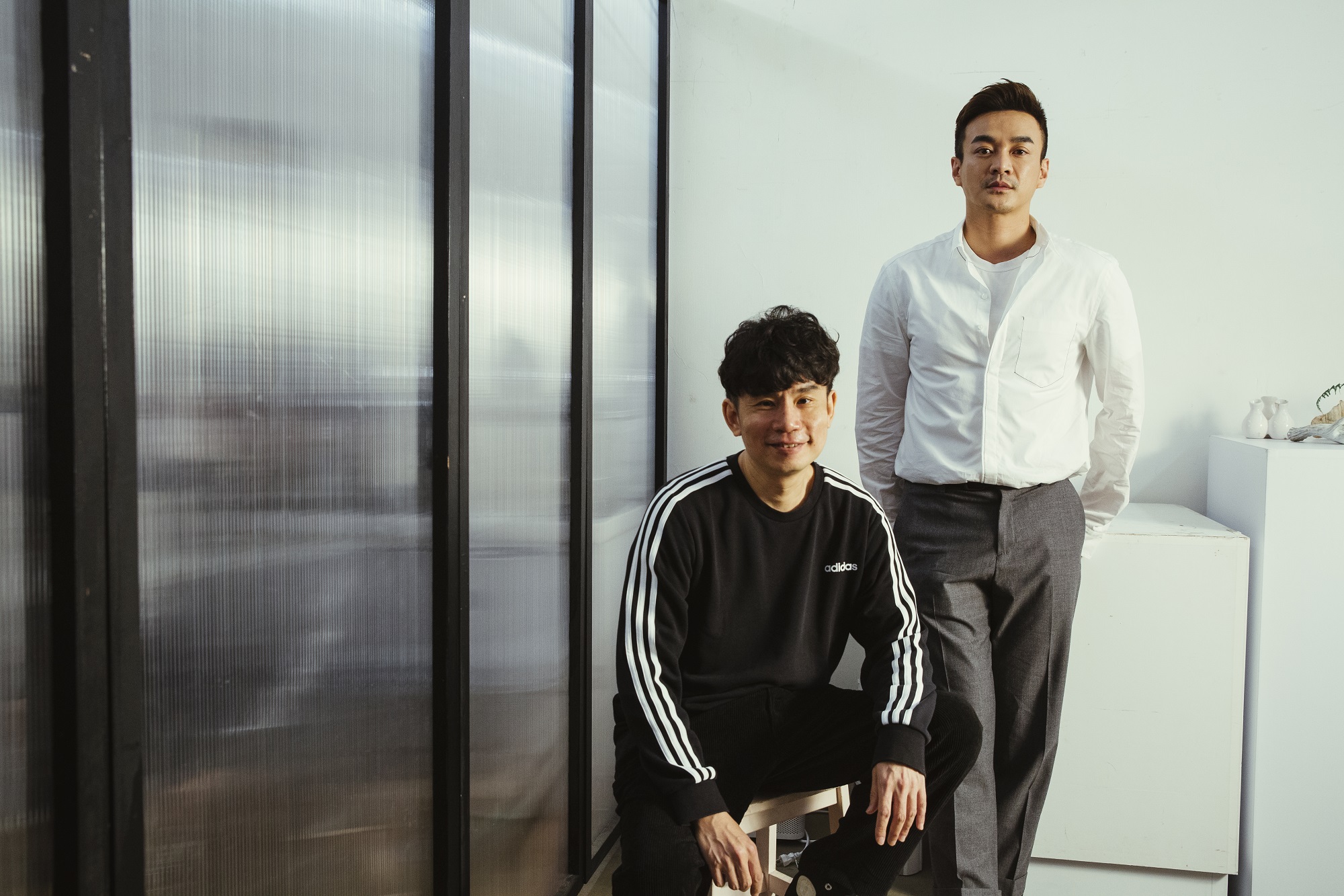 林心如與總製作人戴天易（右）、編劇杜政哲（左），繼7年前《16個夏天》再度攜手打造夯劇。