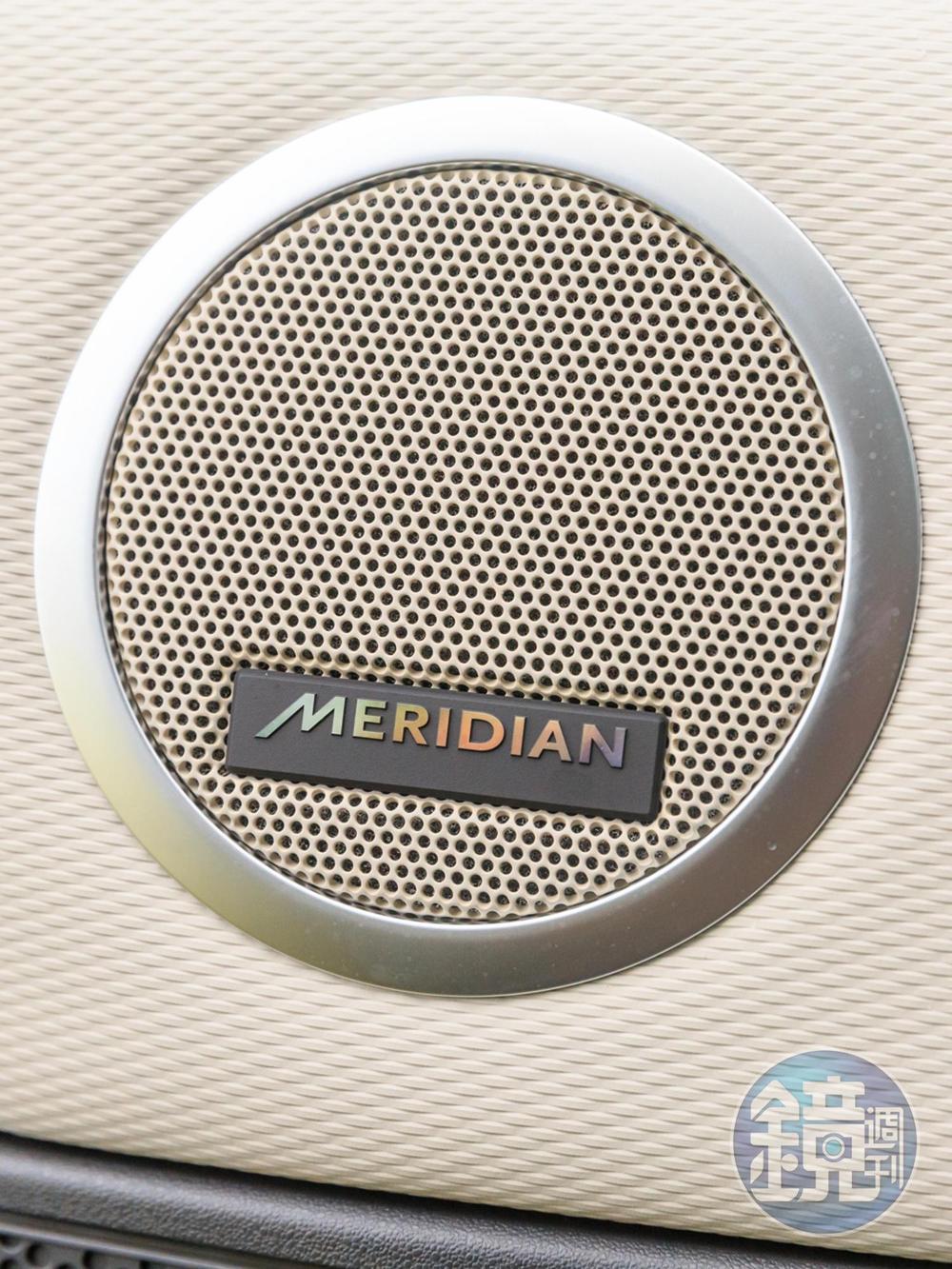 標配英國鑑賞級Meridian環繞音響系統。