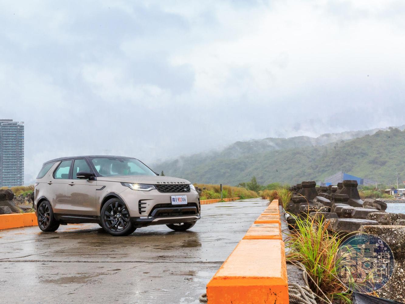 LAND ROVER Discovery D250 R-Dynamic SE
