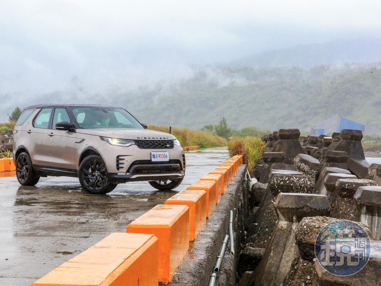 LAND ROVER Discovery D250 R-Dynamic SE