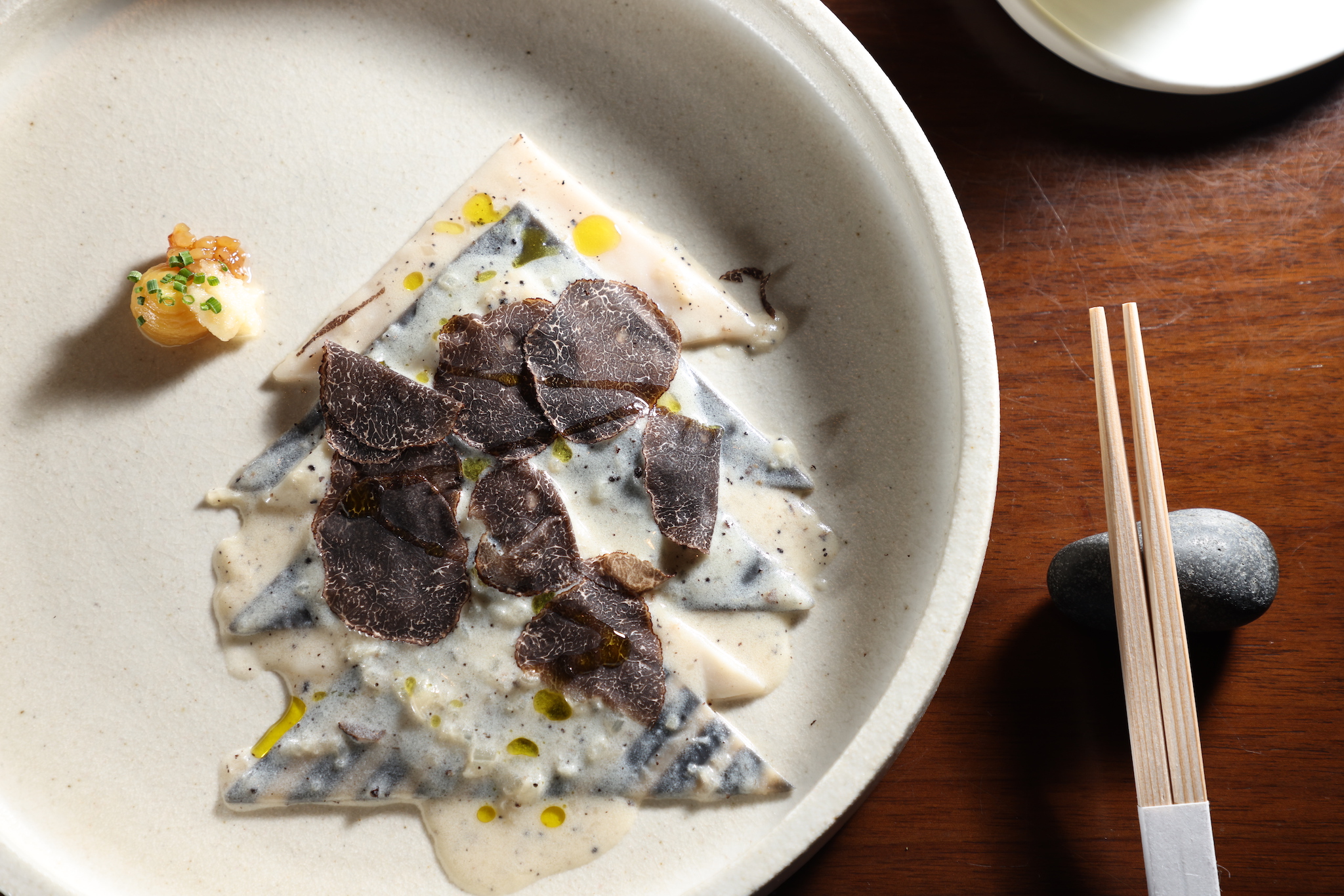 RAW在7週年之際再度與青森縣政府聯手推出青森週套餐，以「Local to Local」為主題，轉譯青森在地的媽媽味。