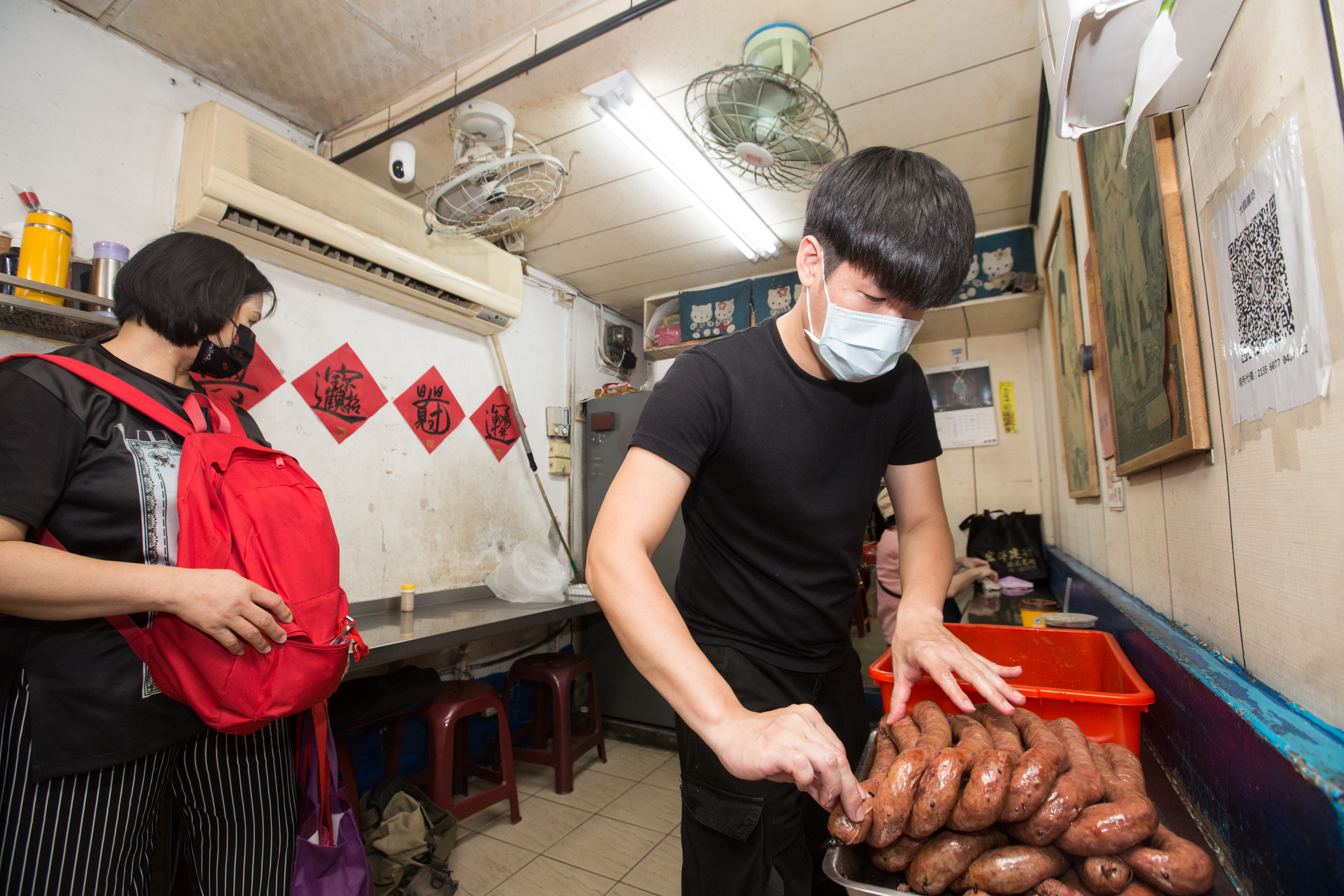 大觀圓的豬肝腸遠近馳名，劉冠佑對豬肝腸品質要求嚴格，一口咬下要有juicy（多汁）口感。