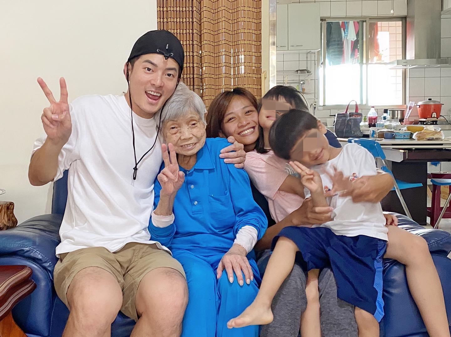 宥勝是阿嬤最疼愛的乖孫。（翻攝宥勝臉書）