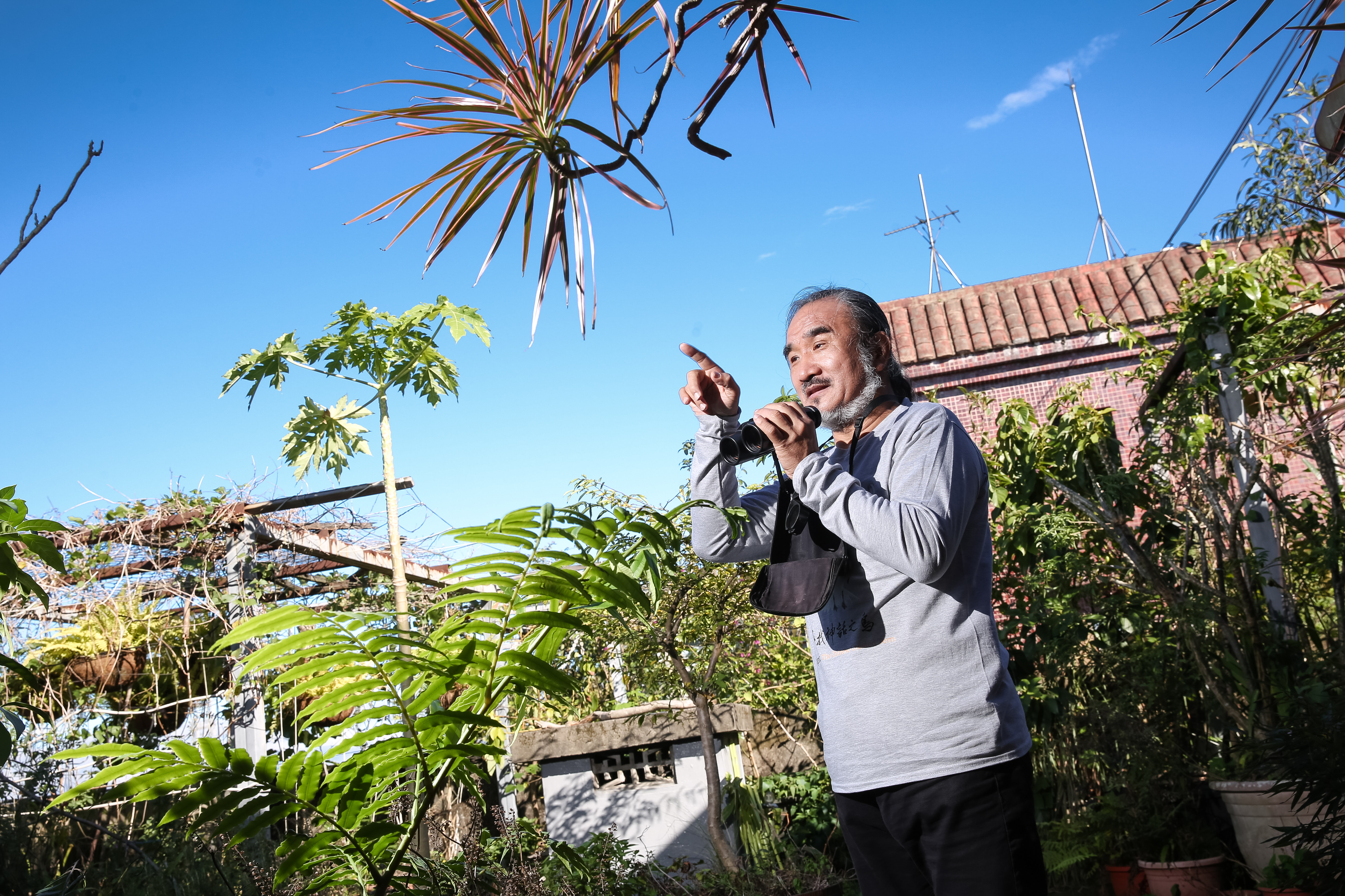 梁皆得從小就愛鳥,妻女也受到他影響。