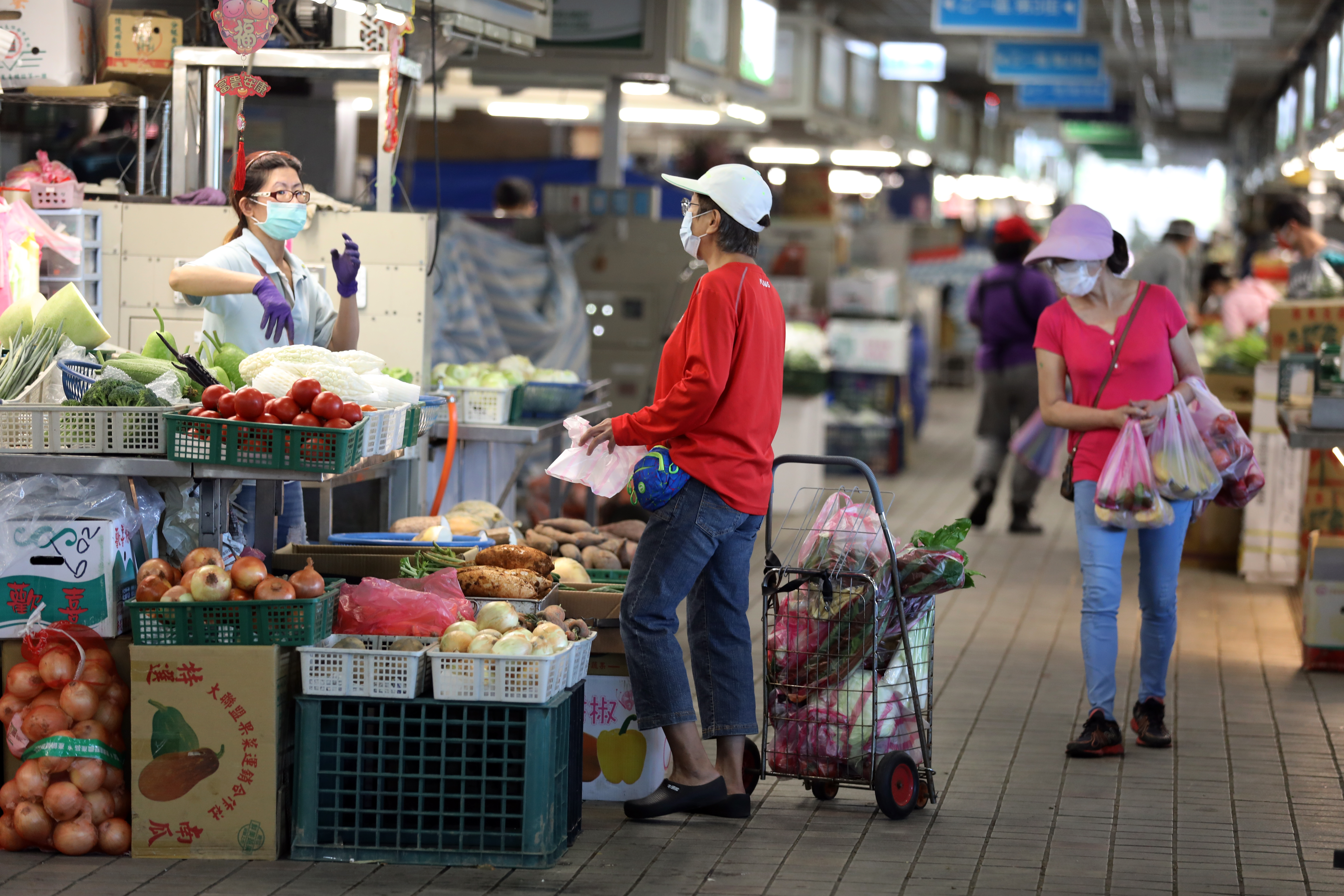 法務部表示在上游供應價格沒有明顯波動下，下游業者卻紛紛喊漲，將成立「物價聯合稽查小組」嚴查。（示意圖，本刊資料照）