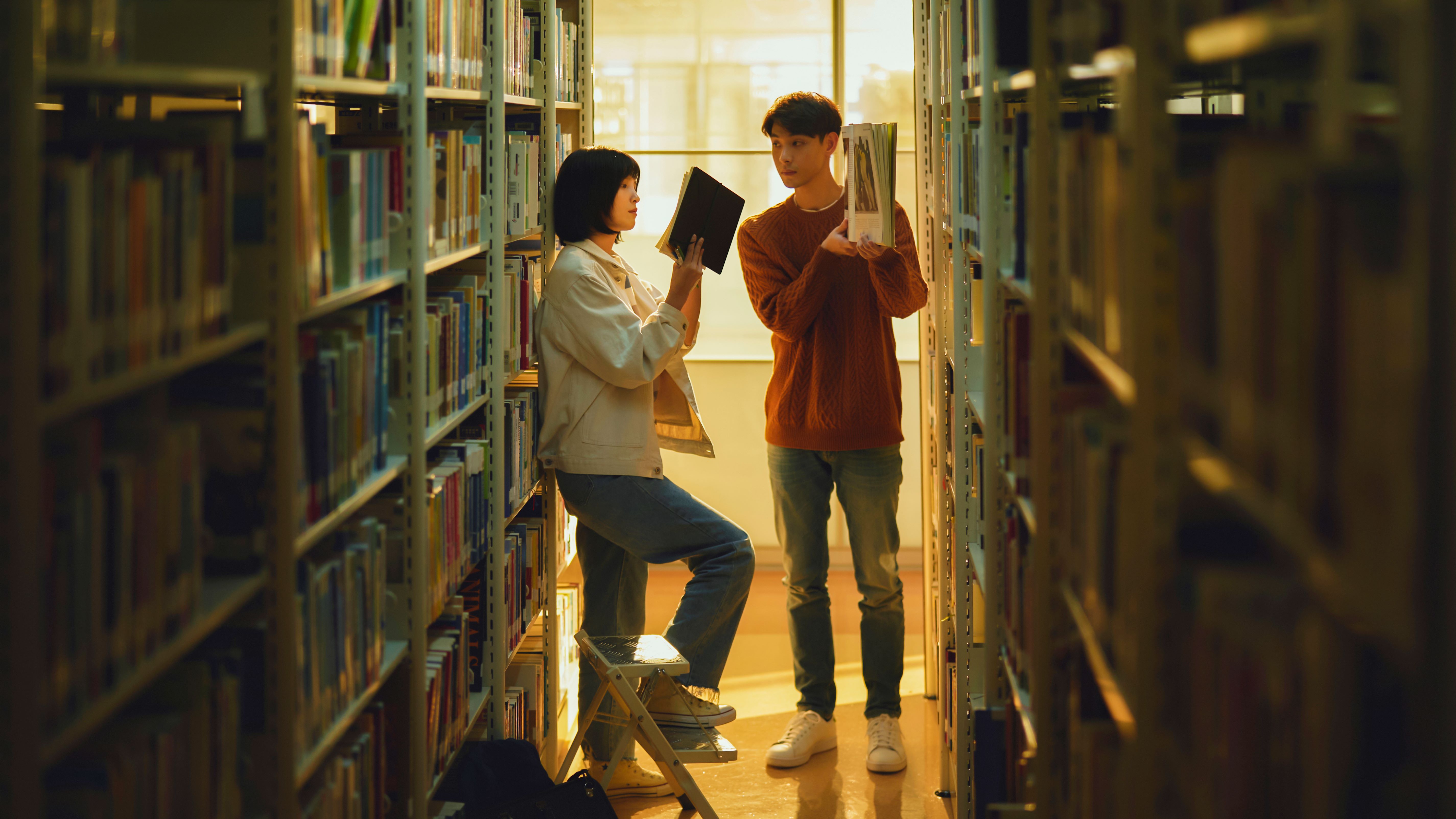 男、女主角連晨翔（右）、吳子霏（左）經由導演詹馥華親自面試脫穎而出，初次挑大梁主演電影。（台北双喜電影提供）