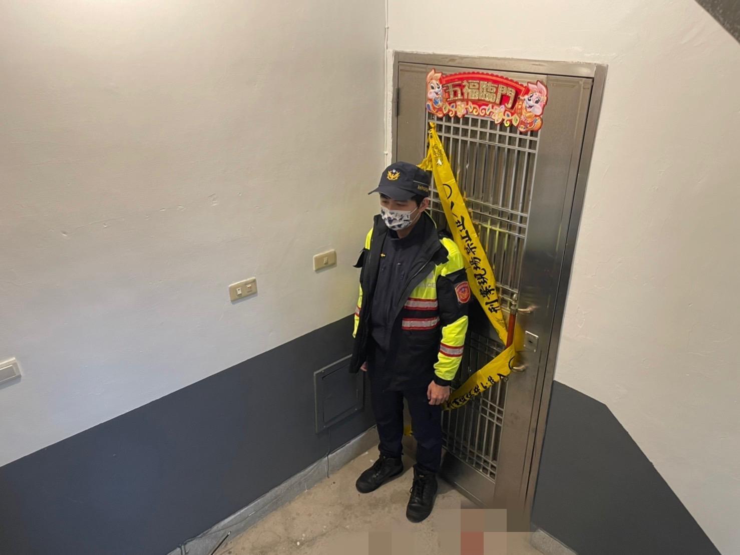 警方已在凶案現場拉起封鎖線。(翻攝畫面)
