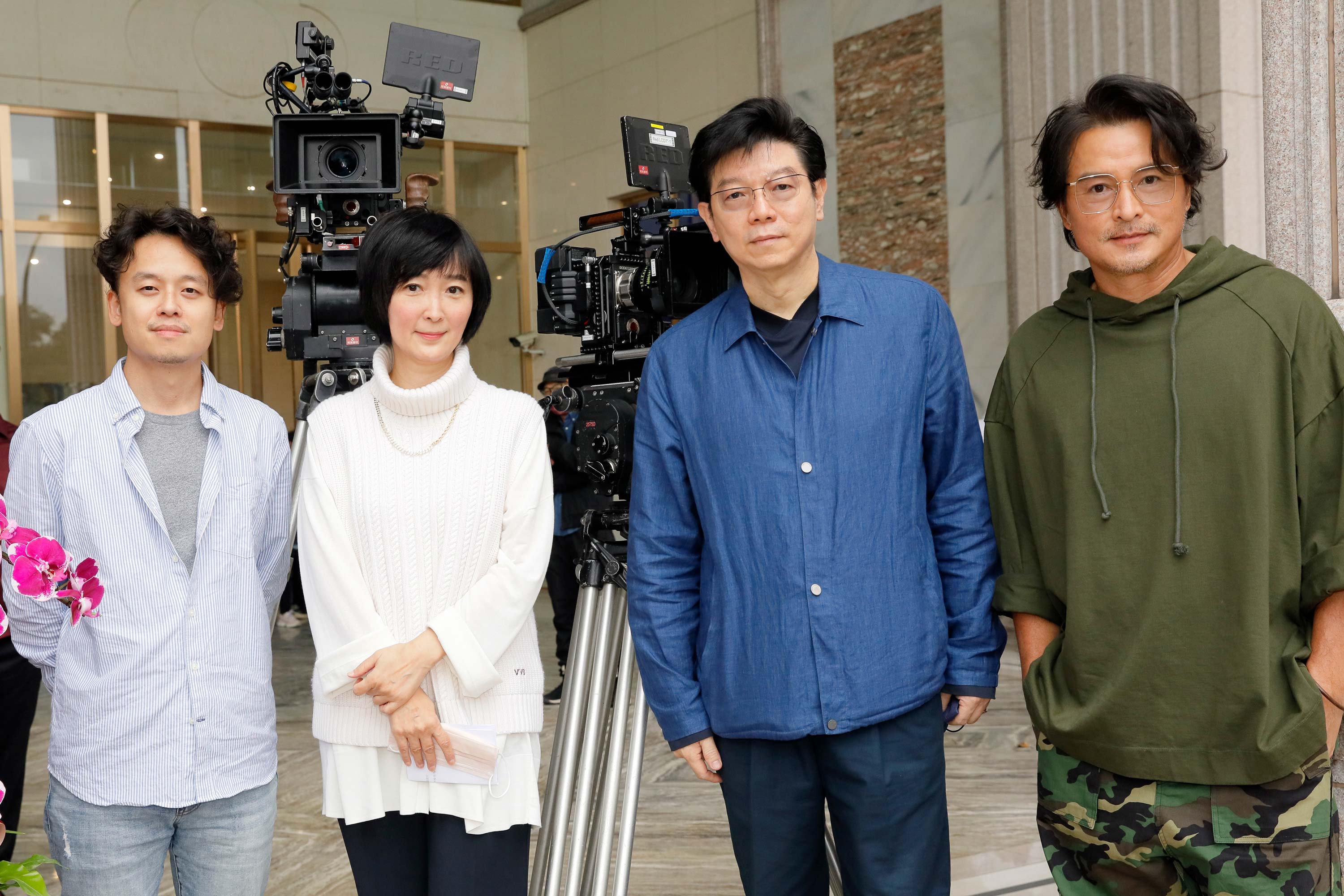 導演唐福睿（左起）、監製董成瑜、總出品人裴偉、李銘順。（鏡文學提供）