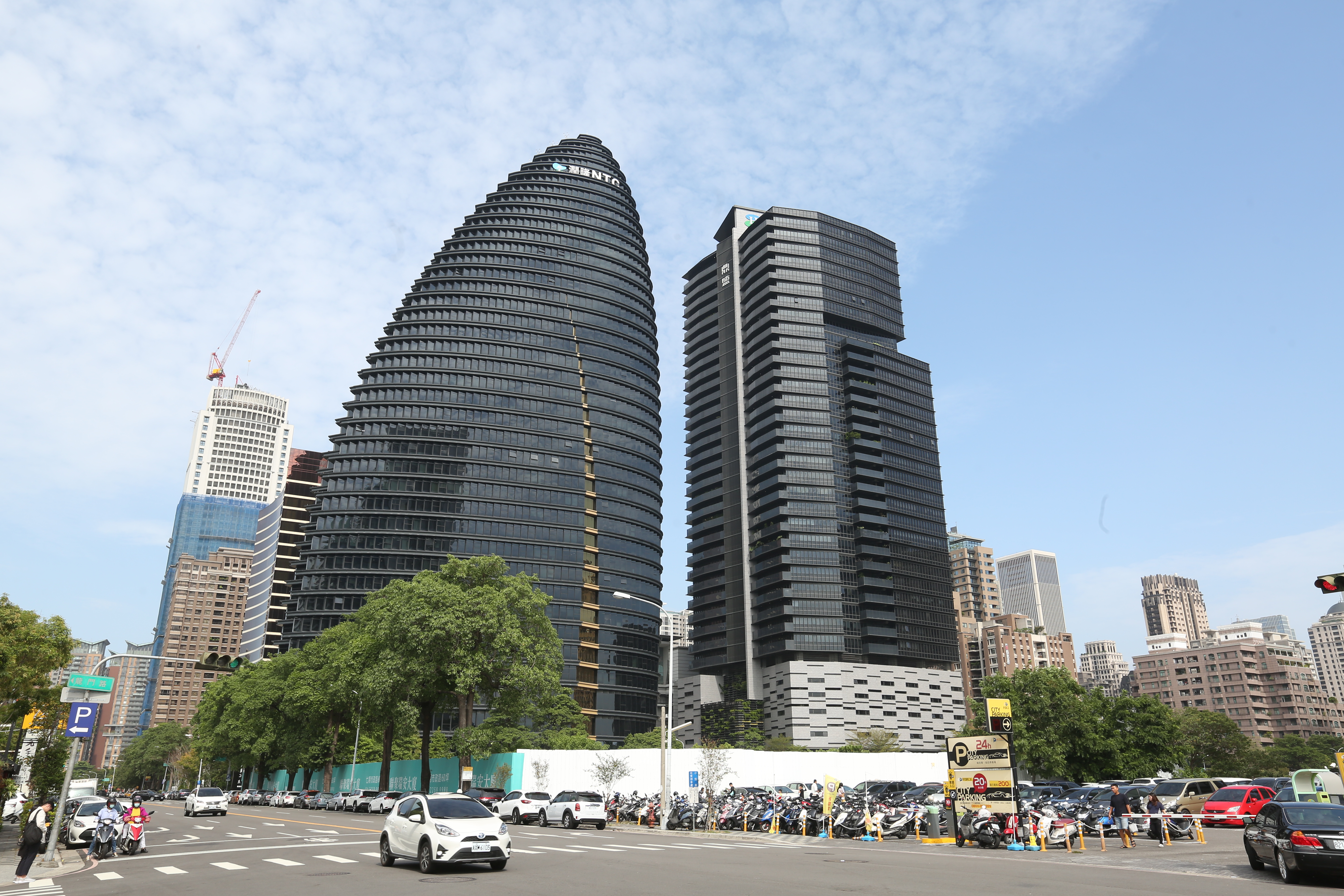 資金派對還沒結束，商業地產交易金額再創新高。（示意圖，本刊資料照）