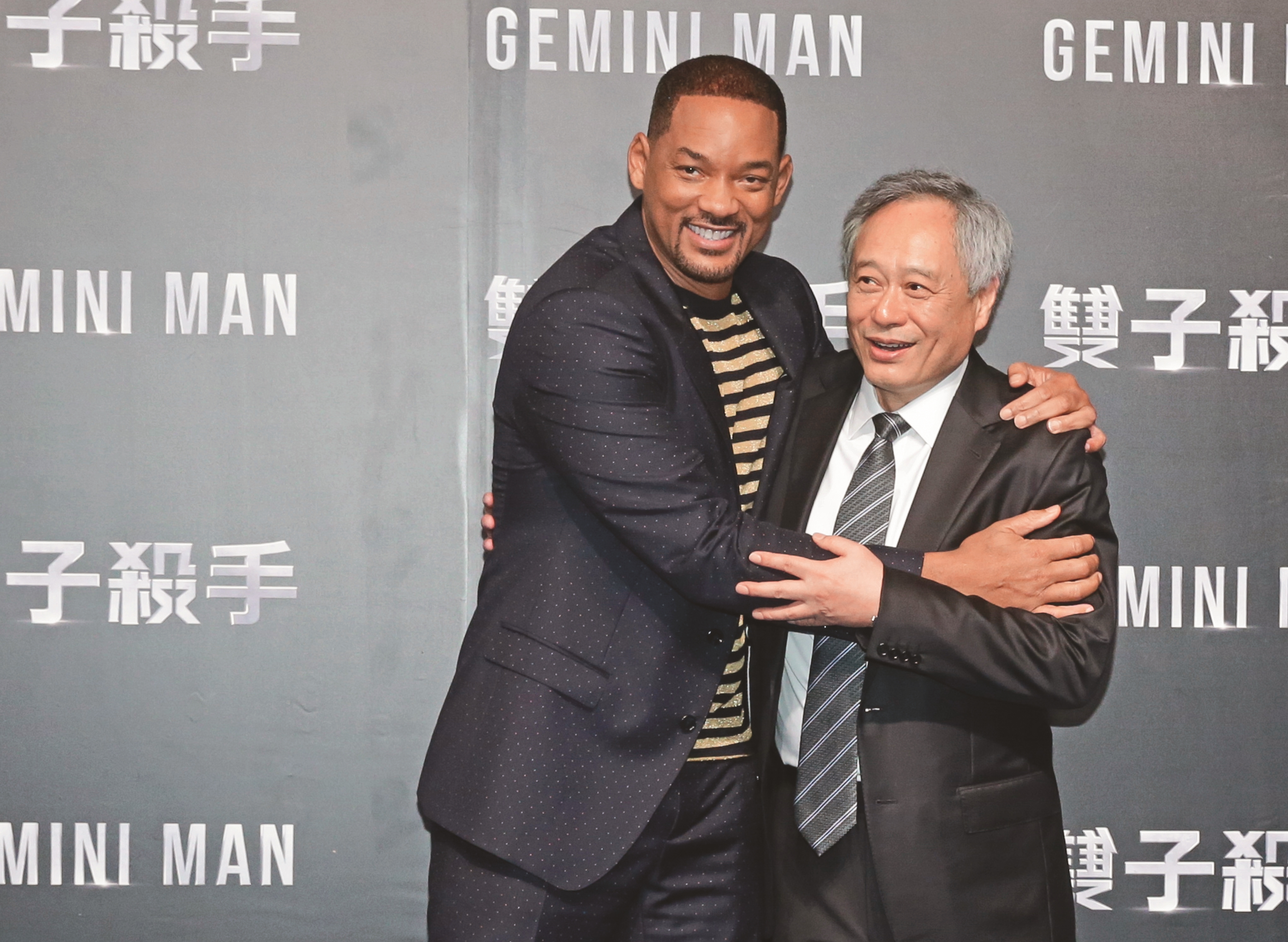 威爾史密斯很懂行銷宣傳，在成為全球巨星的過程中，他追隨湯姆克魯斯的成功腳步，把「多做兩個小時」的心法發揮到極致，終於奠定他的地位。右為李安。