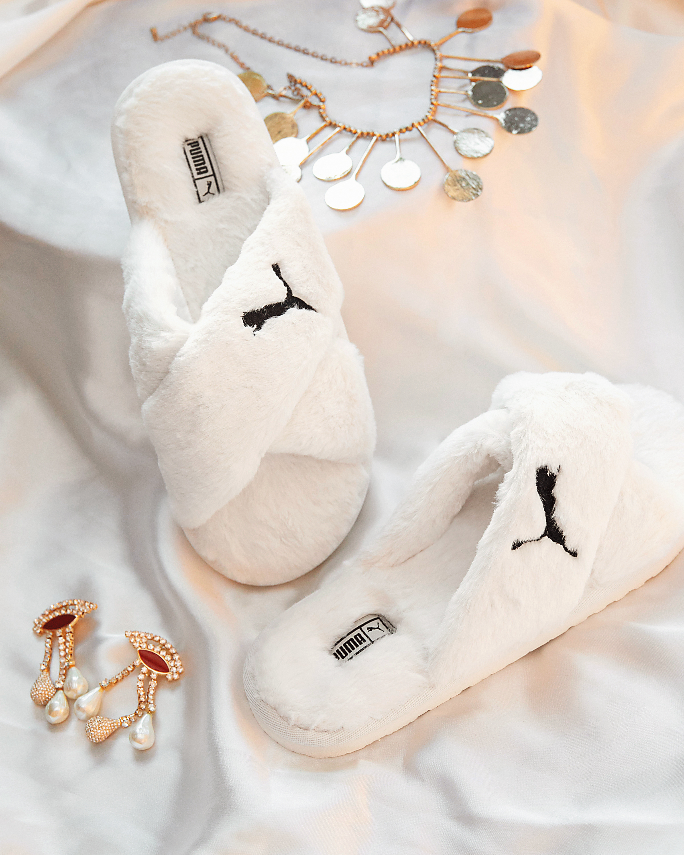 Fluff X Strap冰雪絨毛拖。NT$880。(PUMA提供)