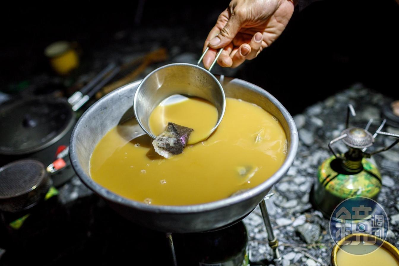其中一天的宵夜是冬瓜奶茶。