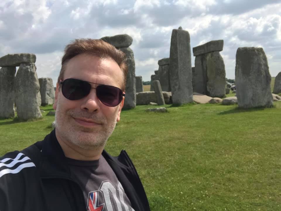 旅居台灣多年的美籍超自然學家史考特，指控中國發動氣象戰攻擊美國。（翻攝Scott Waring臉書）