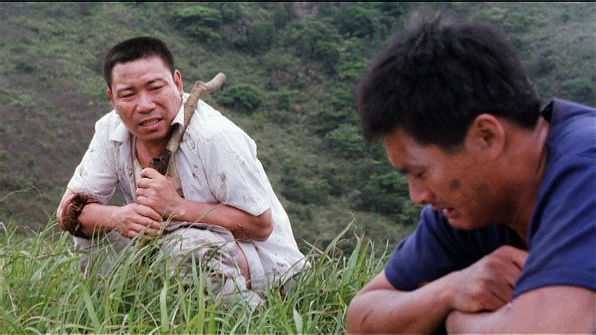 雖然陳松勇形象草根本土，但他當紅時也拍過不少港片，與周潤發在《監獄風雲2逃犯》同場飆戲。（網路圖片）