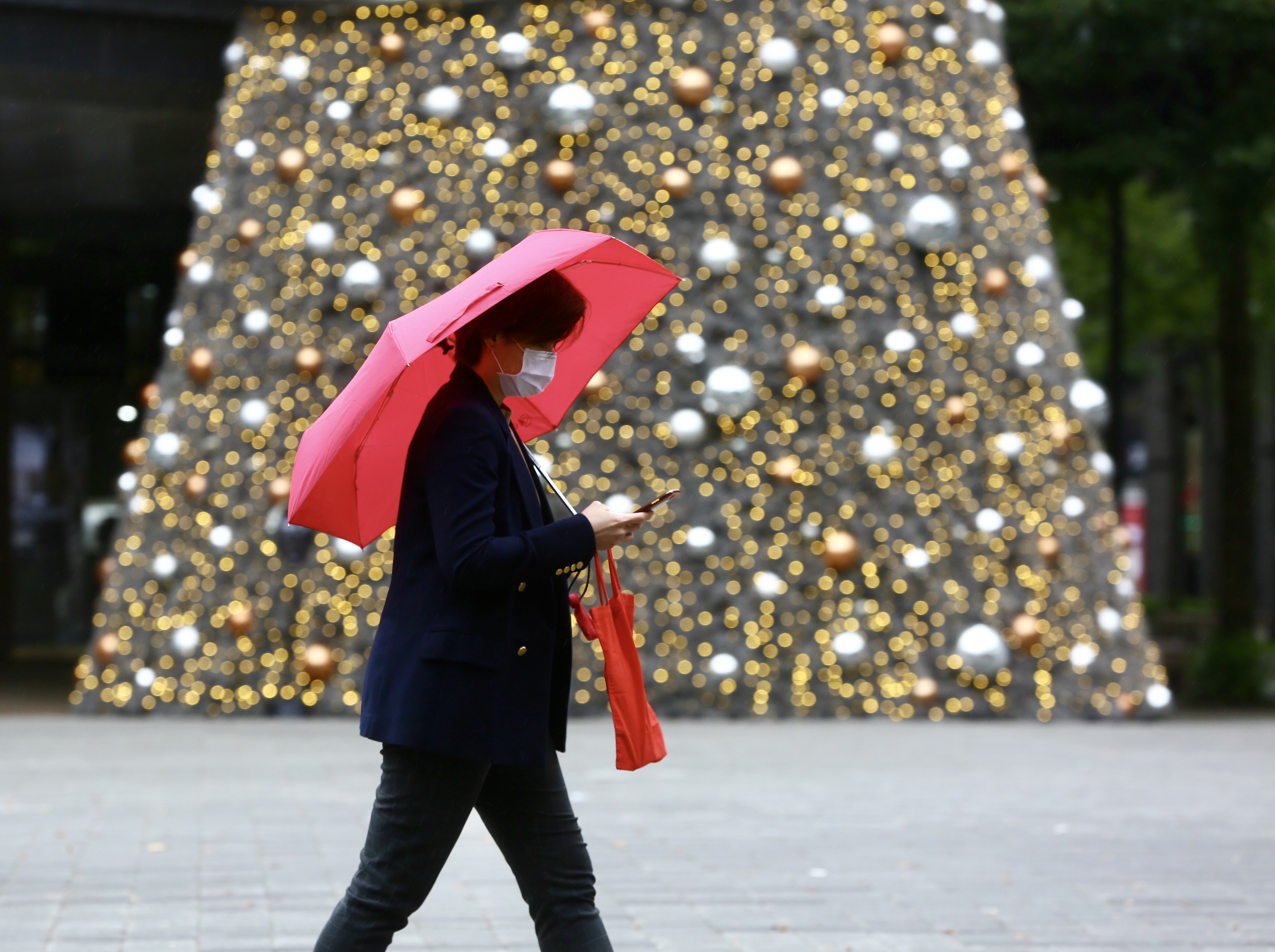今清晨低溫僅10.5度，出現在南投中寮，而下週中颱「雷伊」將為台灣帶來大範圍降雨。