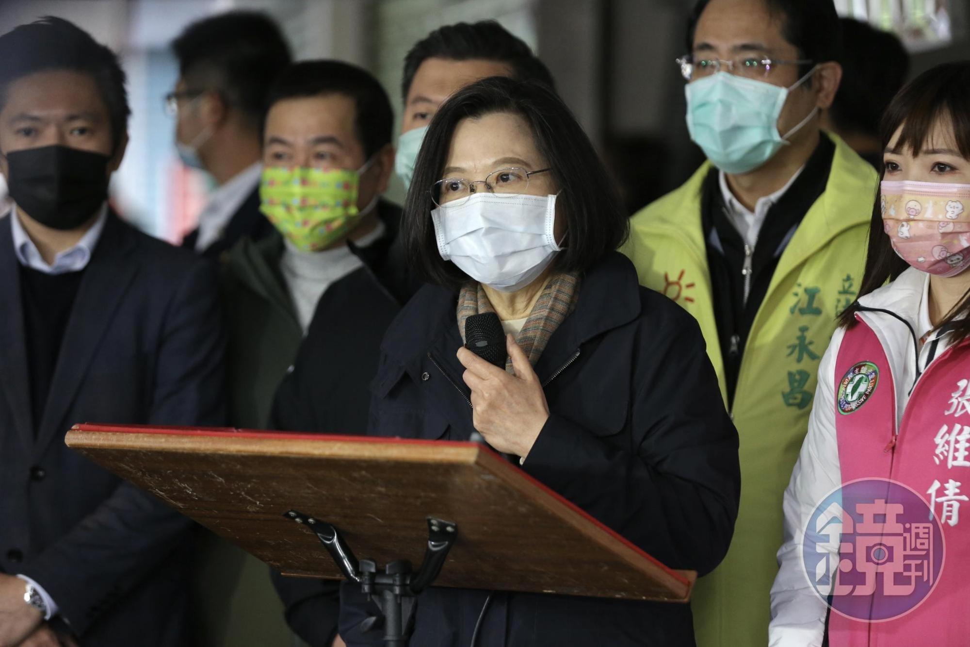 總統蔡英文今一早完成投票,並呼籲民眾一定要走出門投票。