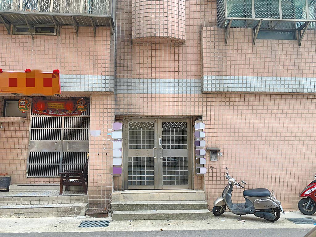 桃園市1名82歲的陳姓失智老翁，在今年7月遭同住的女兒、女婿活活虐死。