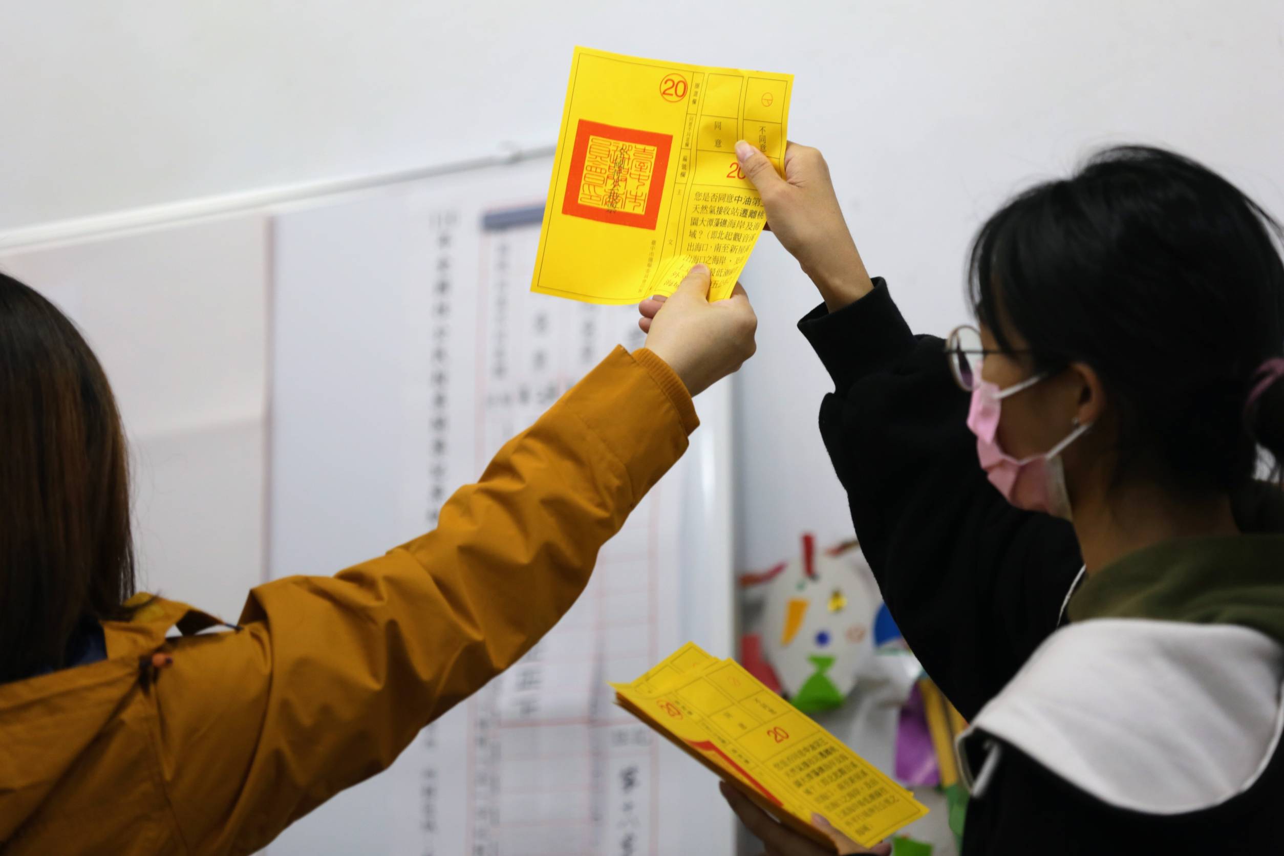 4大公投案正進行開票，目前4案不同意票均多於同意票。