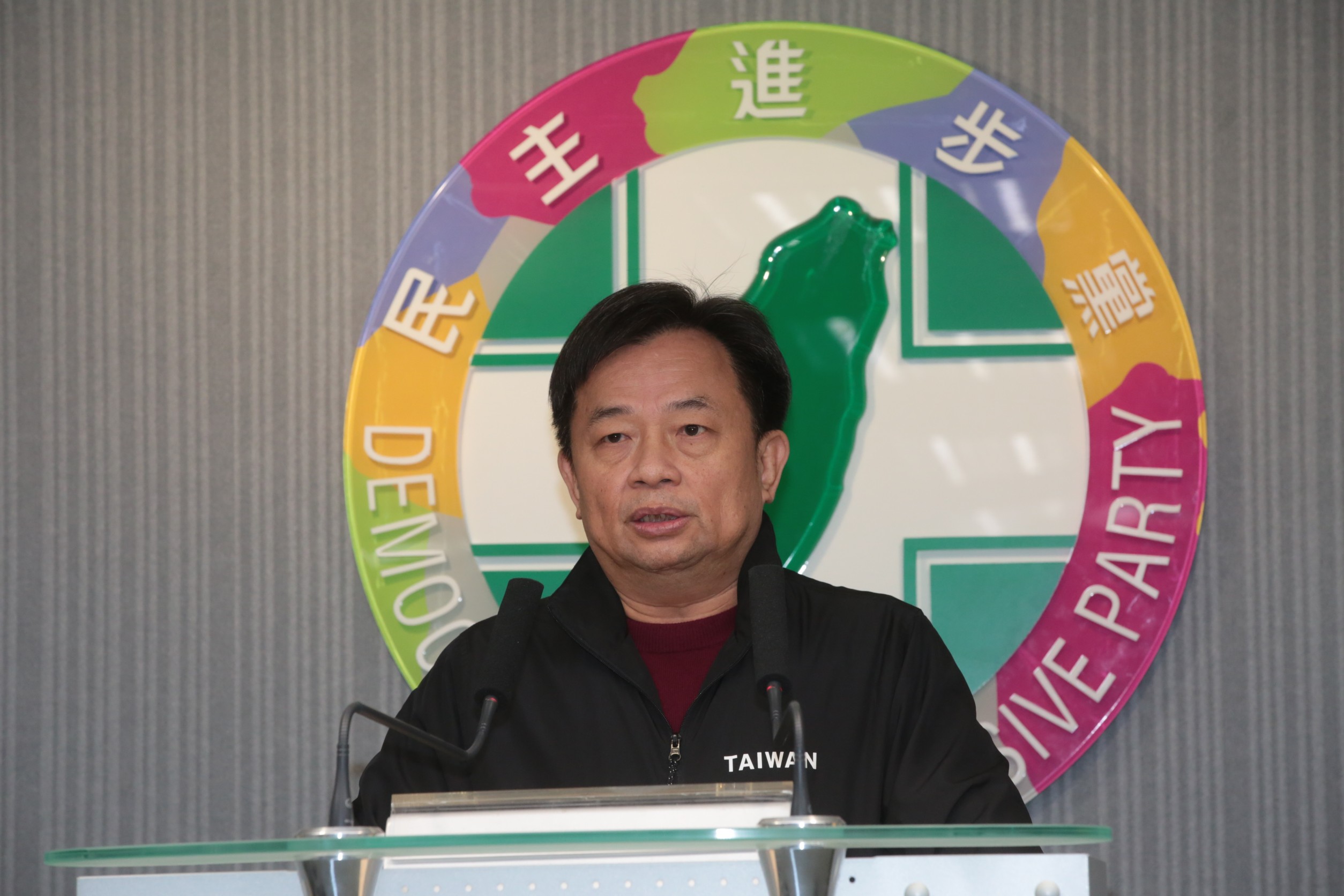 民進黨祕書長林錫耀在黨中央說明投票結果，並稱不能接受「公投已死」的說法。