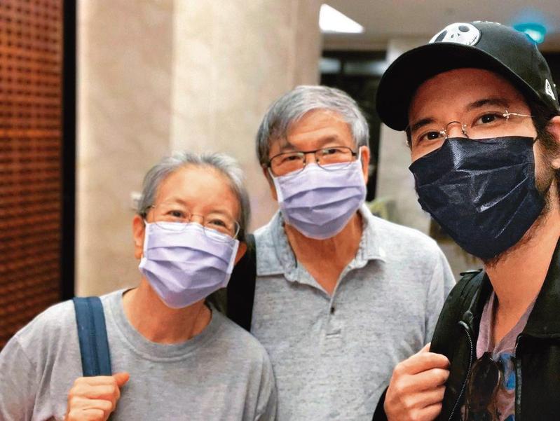 王力宏（右）與爸爸、媽媽。（翻攝自王力宏IG）