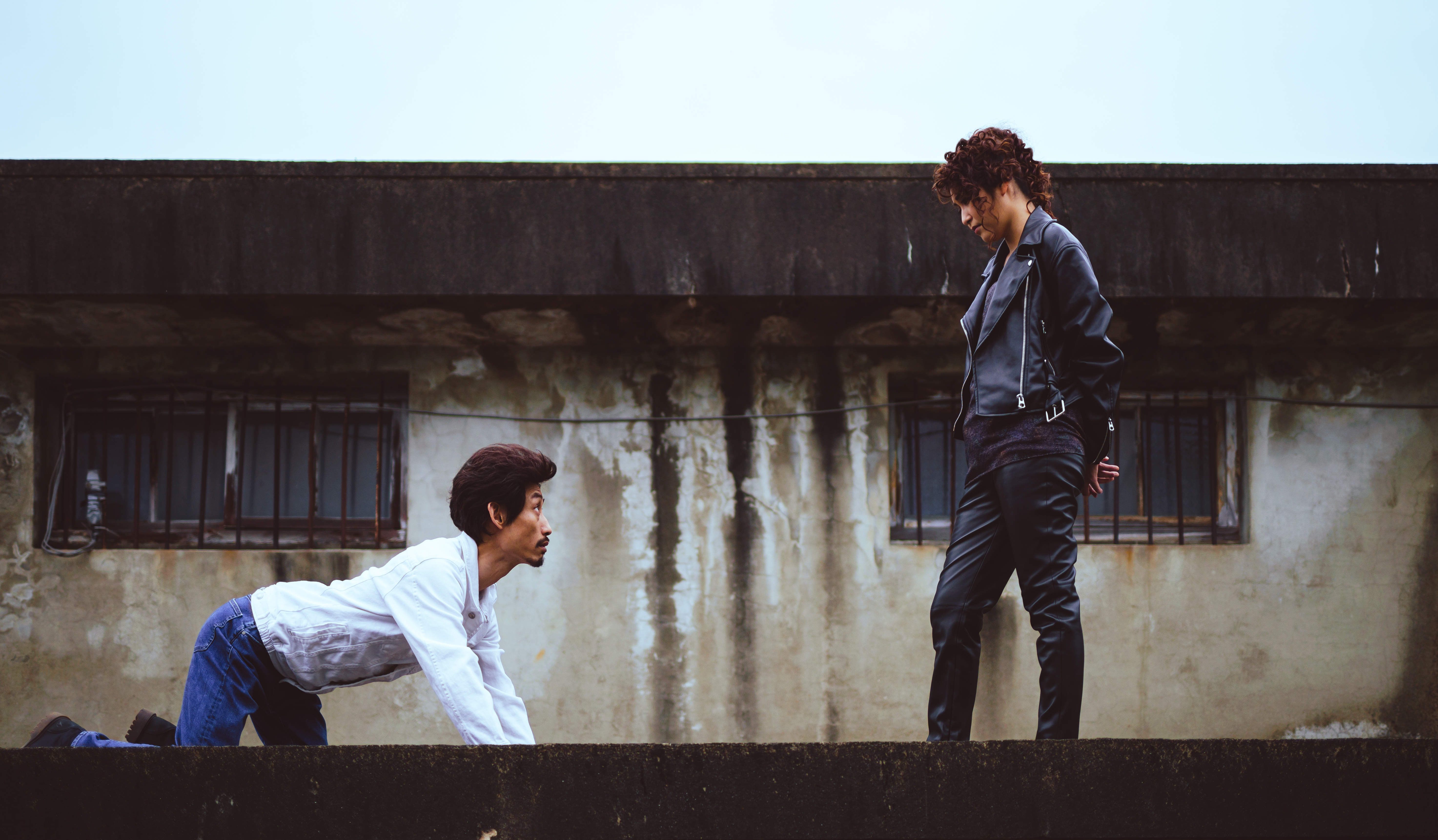 談到與陳竹昇在劇中的愛情，樓心潼形容兩人，一個聰明沈穩、一個天真活潑，一個沈默寡言、一個話多到停不下來，一個講求效率、一個很隨和隨性，個性互補。（公視台語台提供）