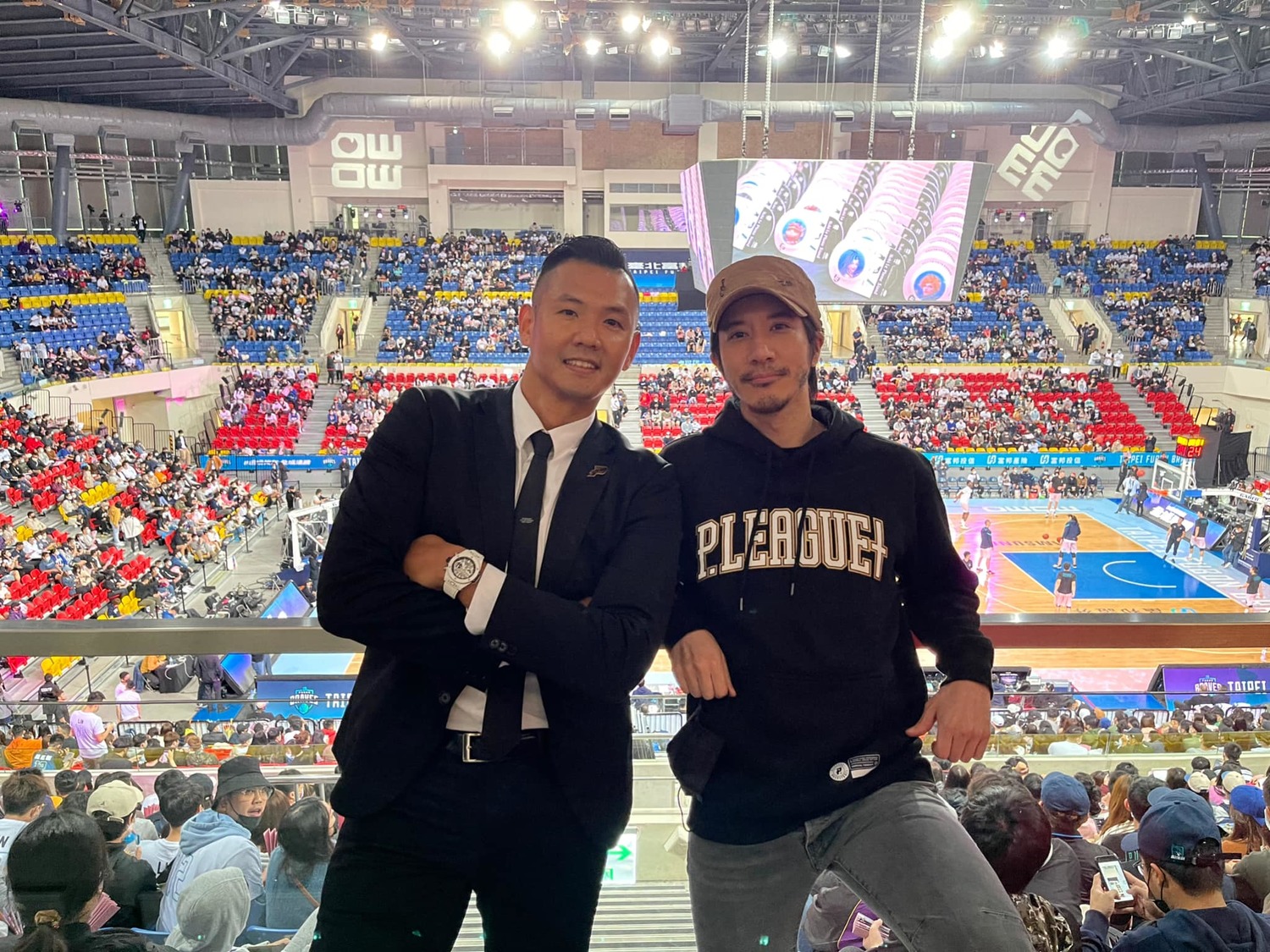 陳建州（左）與王力宏 （右）交情好。（翻攝陳建州臉書）