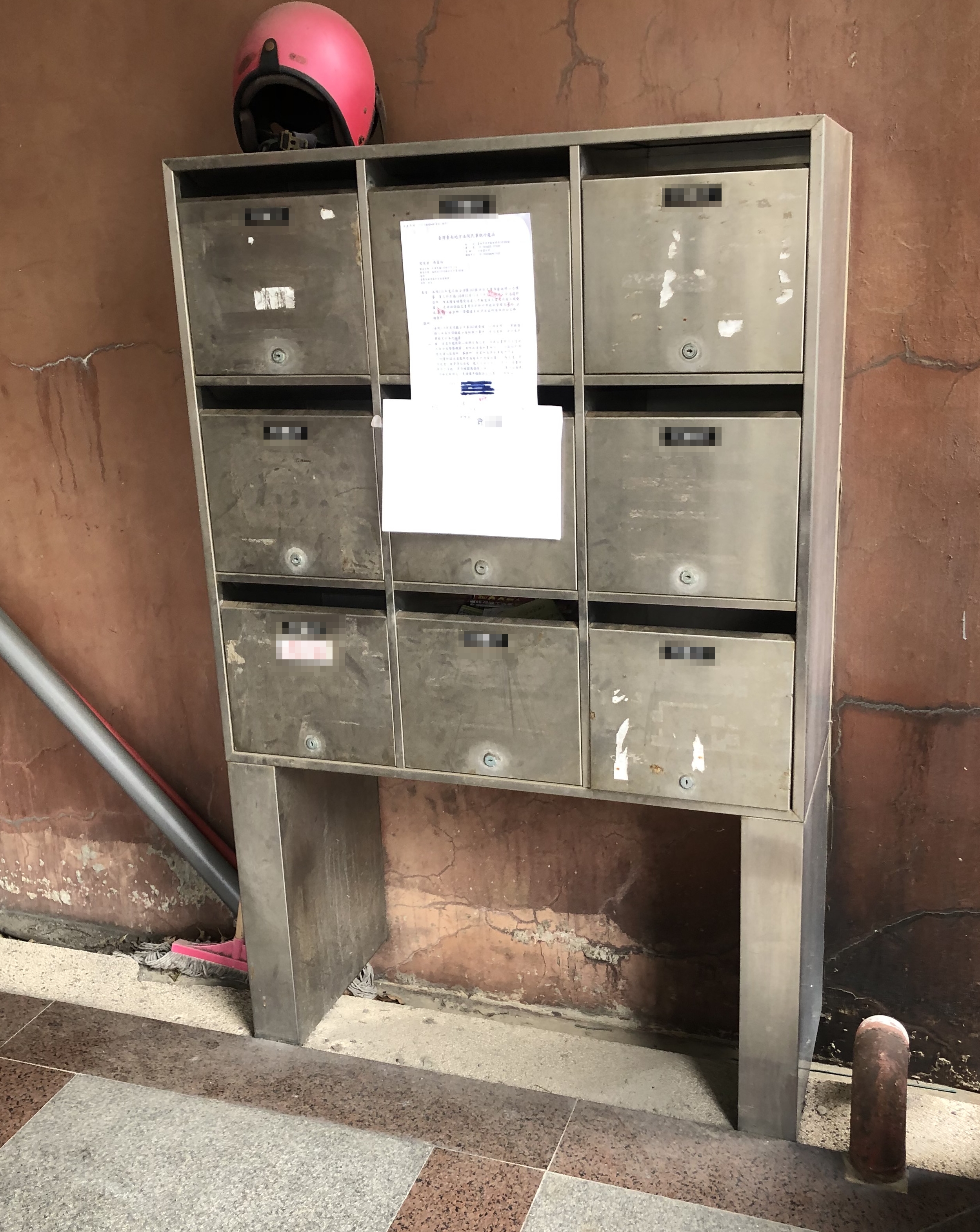 吳昌伯躲避簽收台南地方法院要求他遵守裁定書的強制執行命令。