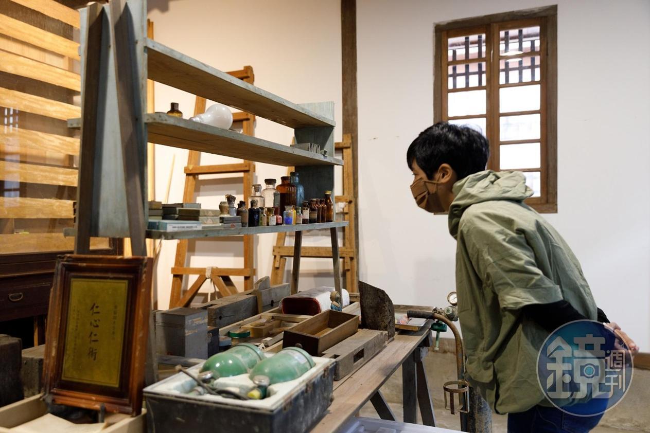 展示空間內，可看見舊時留下的醫療用品。