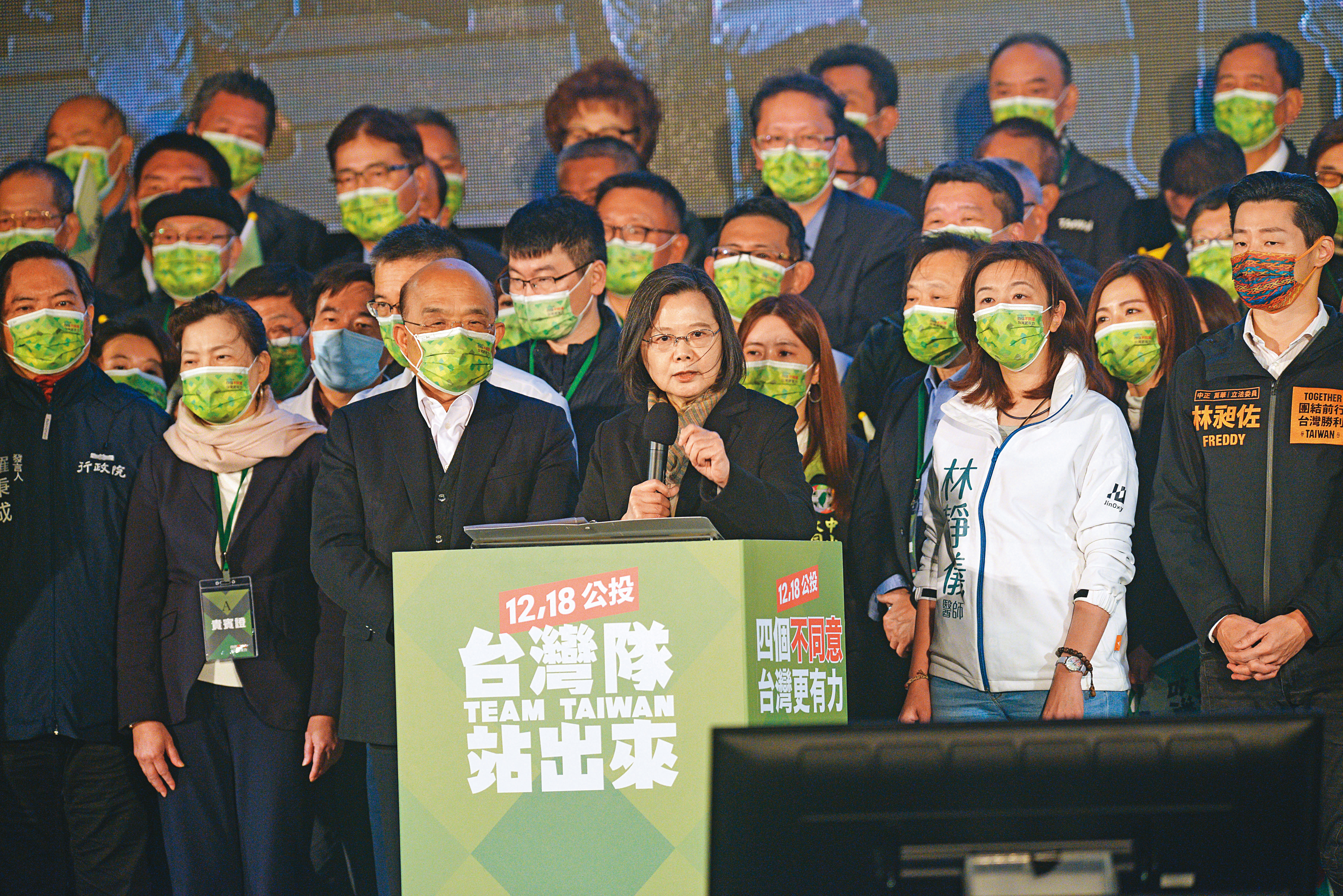 蔡英文在公投後呼籲黨團全力支持蘇內閣團隊，被解讀是替蔡蘇體制延續定調、消弭改組雜音。