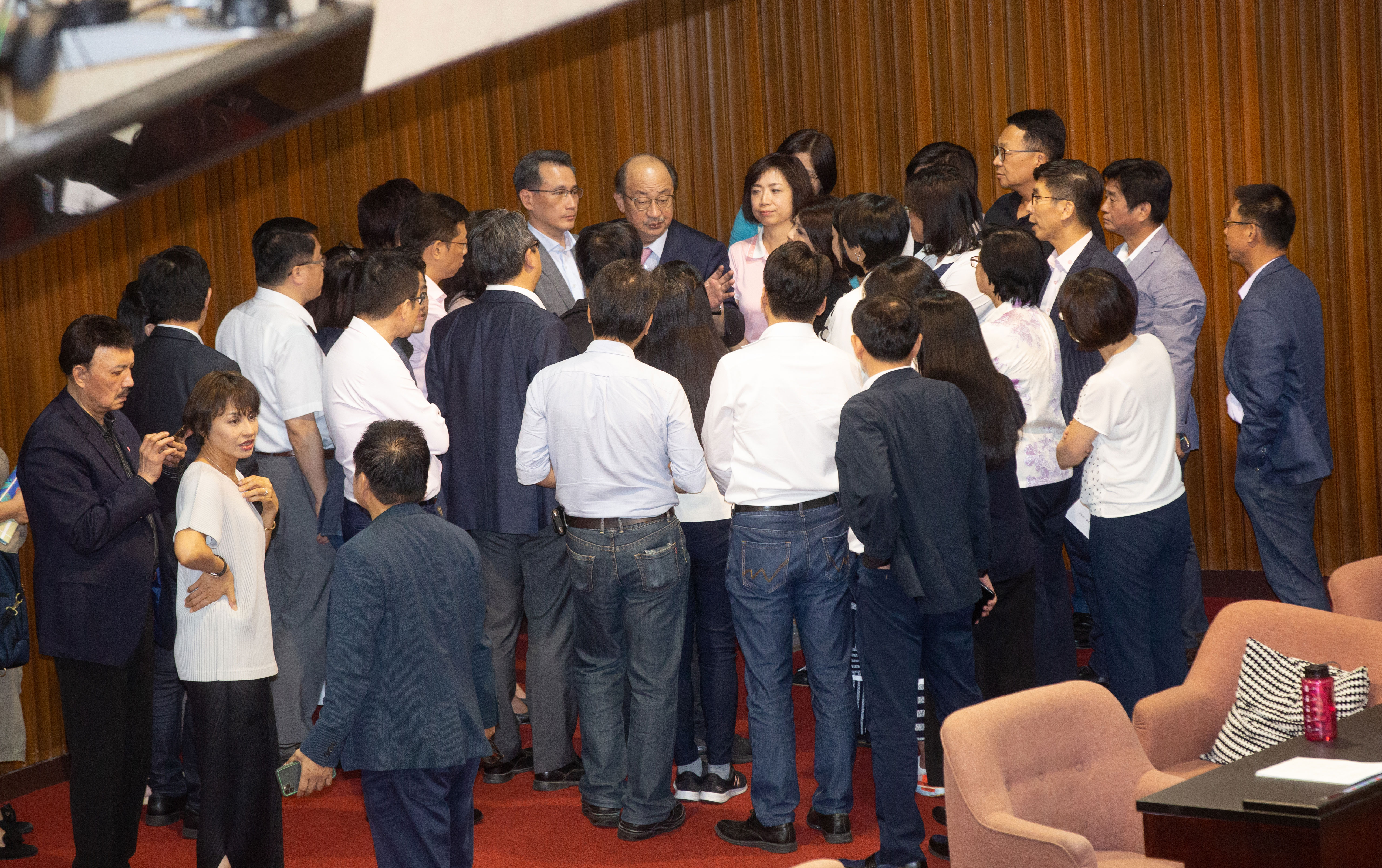 《地方制度法》修法，將是1月底前立院黨團的一大挑戰。