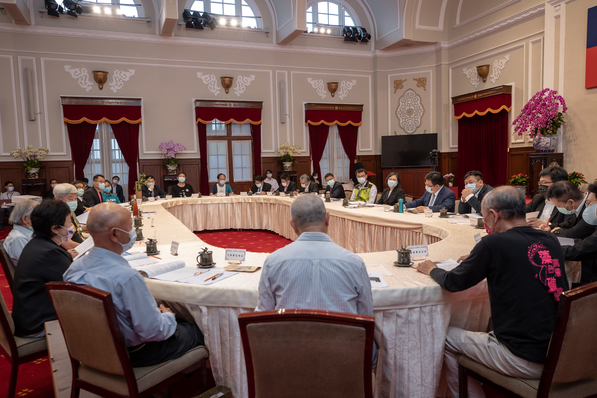 黨內認為，公投驚險過關，未來須好好坐下來與公民社會修補關係。（總統府提供）