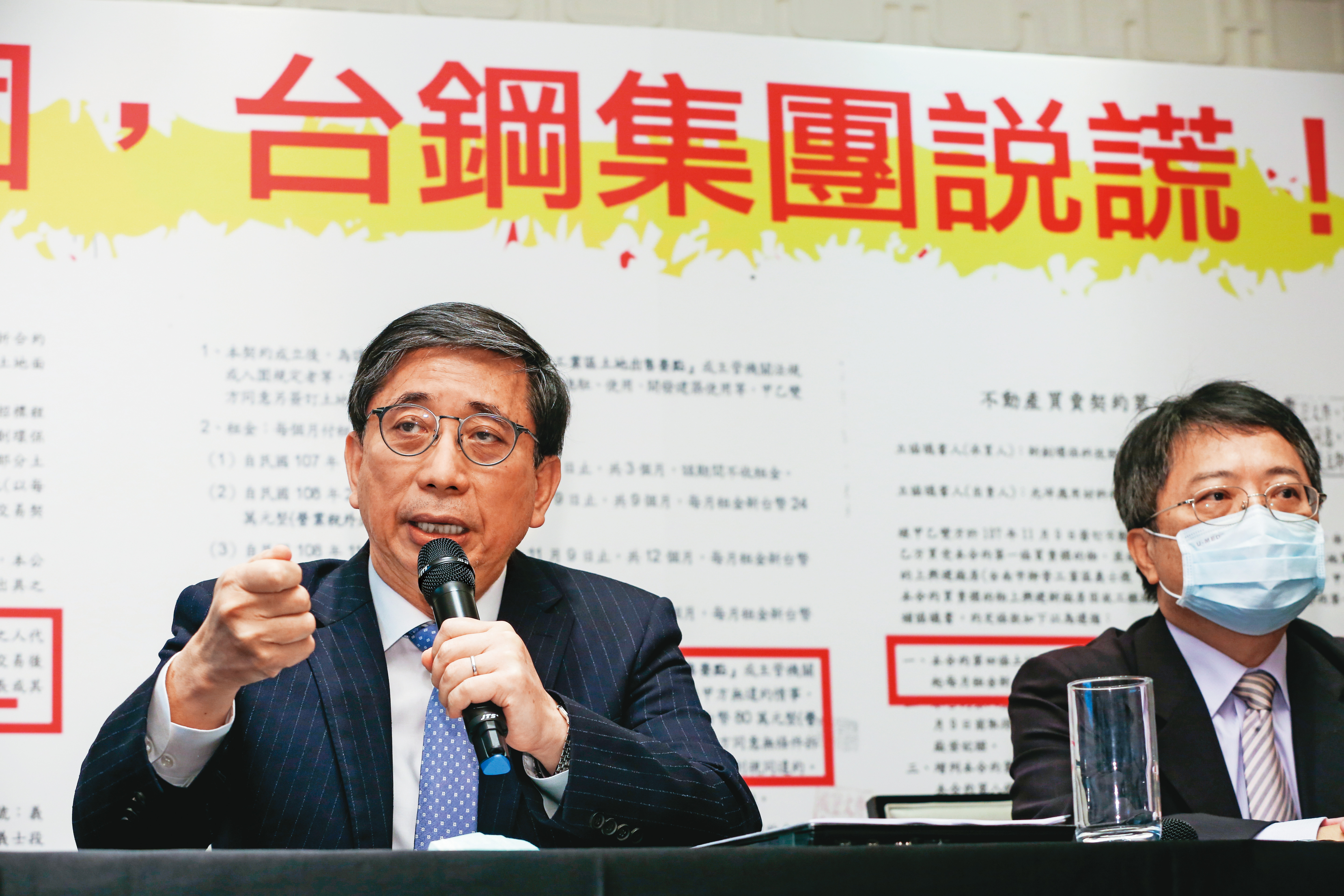 光洋科董事長馬堅勇（左）批台鋼是禿鷹、說謊，雙方戰火猛烈。