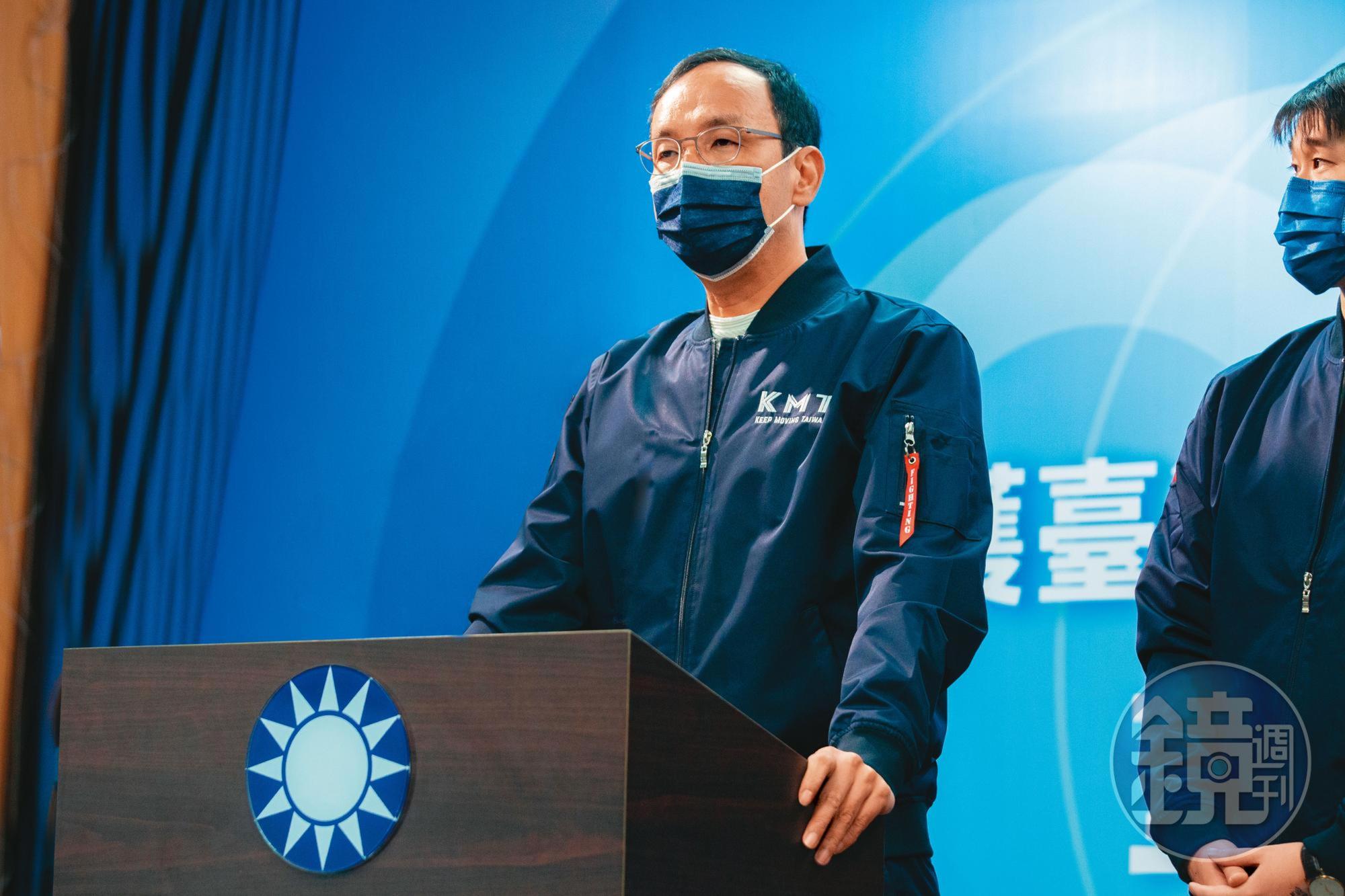 4大公投案國民黨全盤皆輸，黨主席朱立倫18日召開記者會，臉色相當難看。