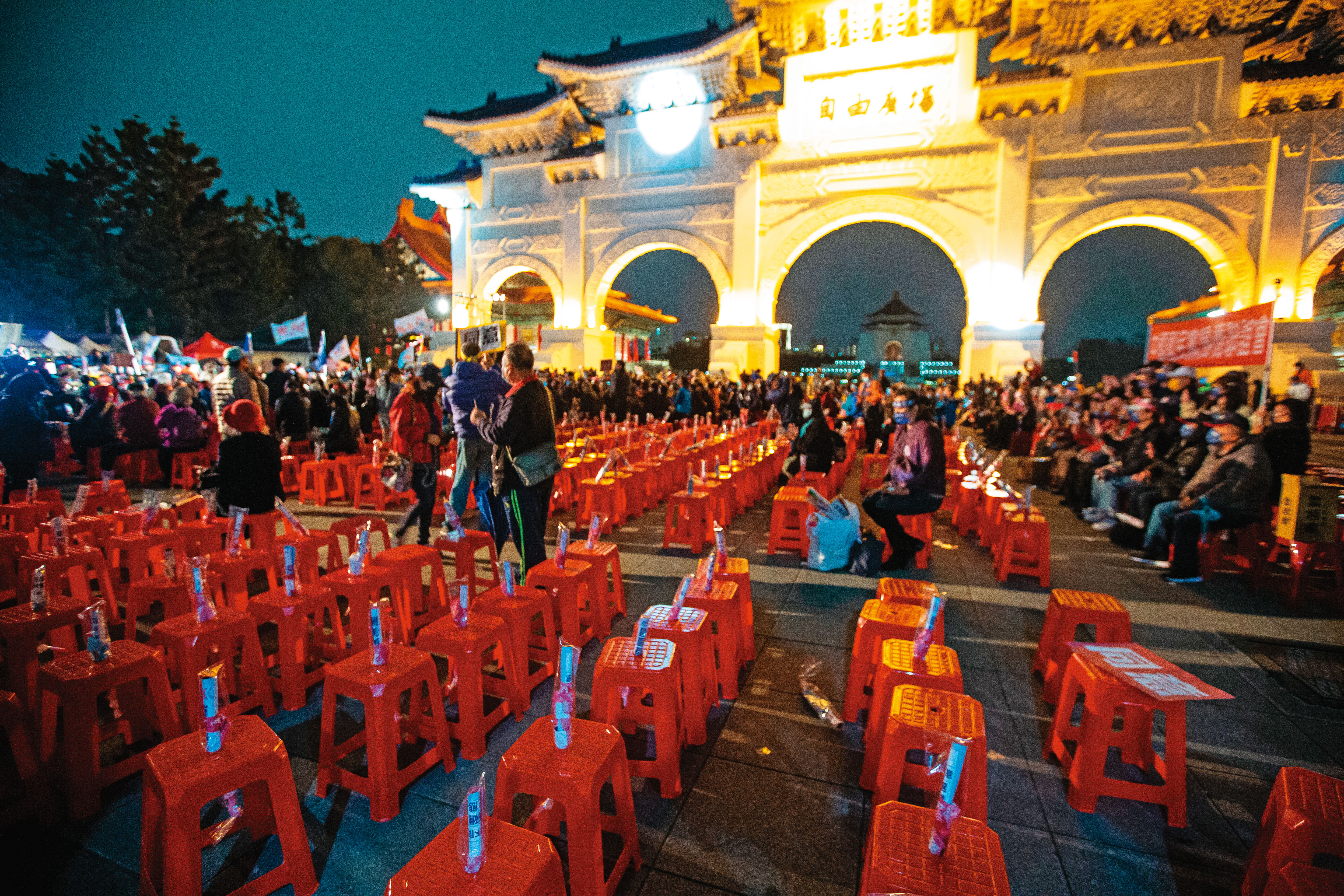選前之夜,國民黨在自由廣場舉辦民主守夜造勢,民眾響應情況並不熱絡。