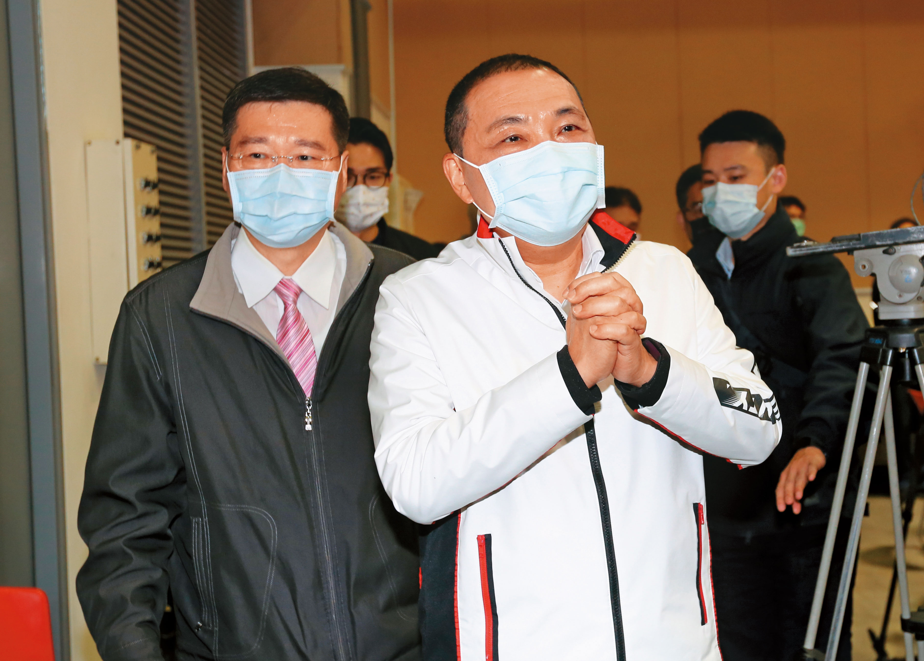 原先在黨內挨批「戰犯」的侯友宜,在新北開出「3好1壞」的不差成績,意外躲過選後砲火。