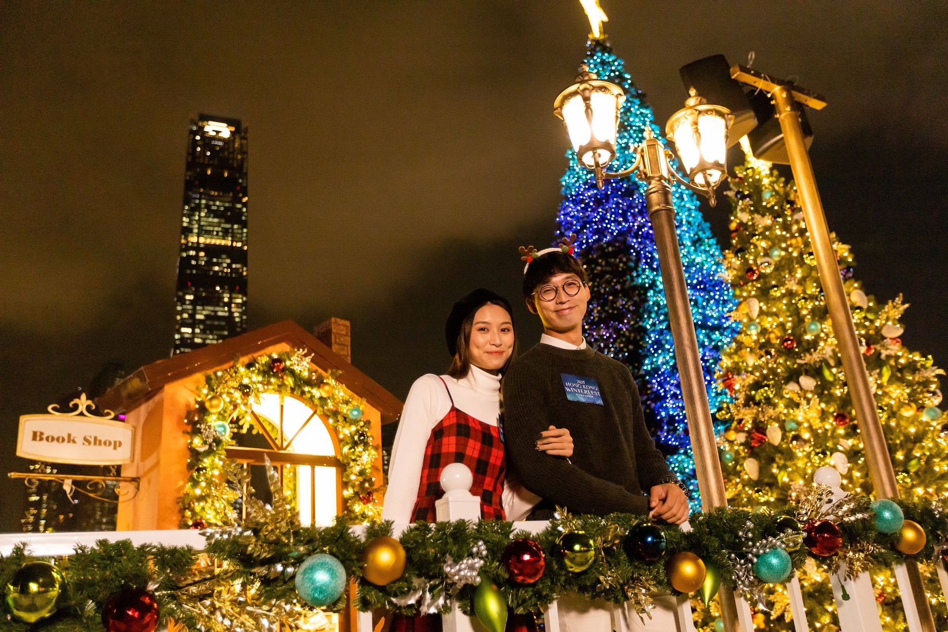 2021香港繽紛冬日節首次從中環移師至西九文化區，藝術公園瞬間變身成歐陸耶誕小鎮。（香港旅遊發展局提供）