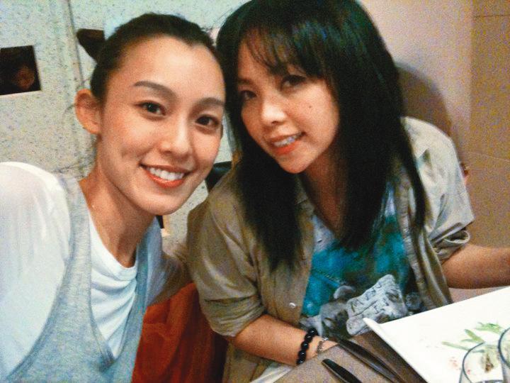 范范（左）其實跟老公黑人一樣，與許多女星牽扯頗深；因為曾是阿妹（右）閨密，要不是她與黑人、徐若瑄聚會，李靚蕾又多一碼生氣的材料。（翻攝自范瑋琪臉書）