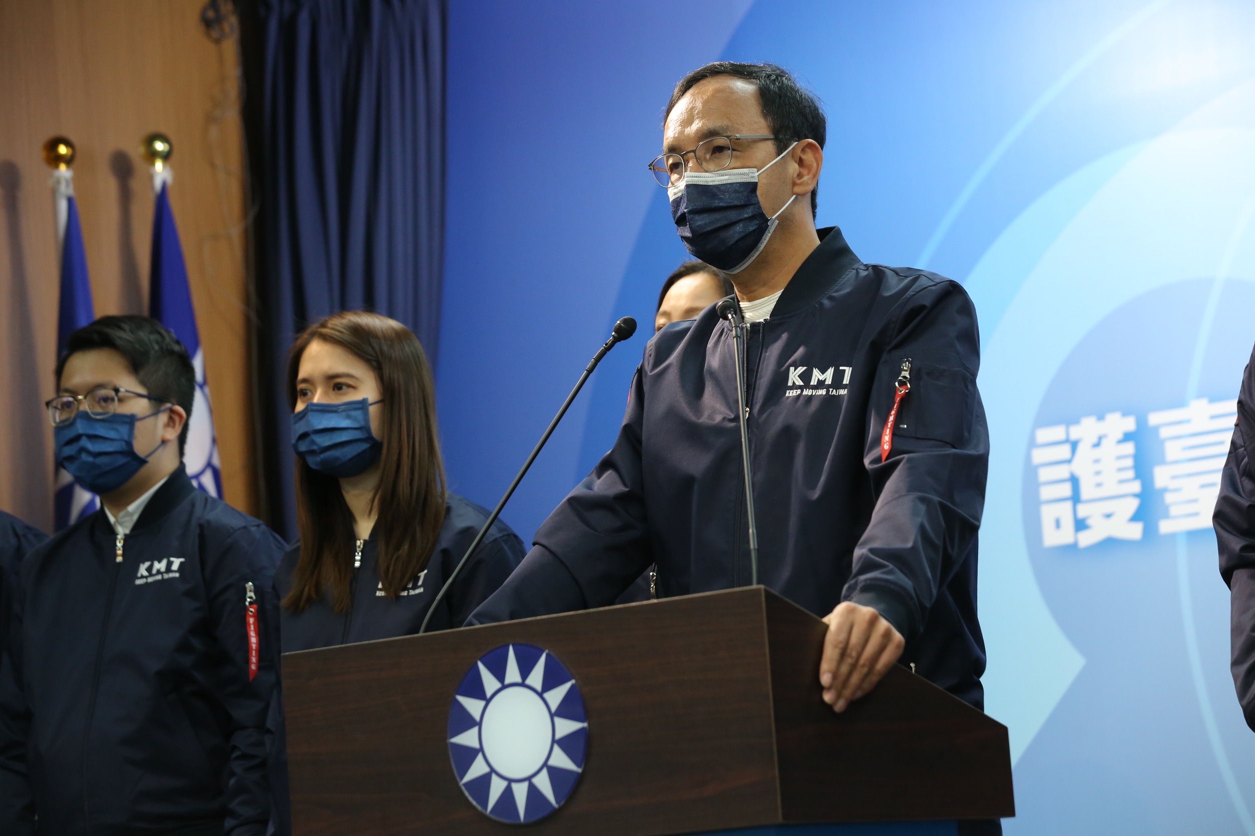 4大公投案國民黨大慘敗，黨主席朱立倫當晚向支持者致歉，並感嘆「公投已死」。