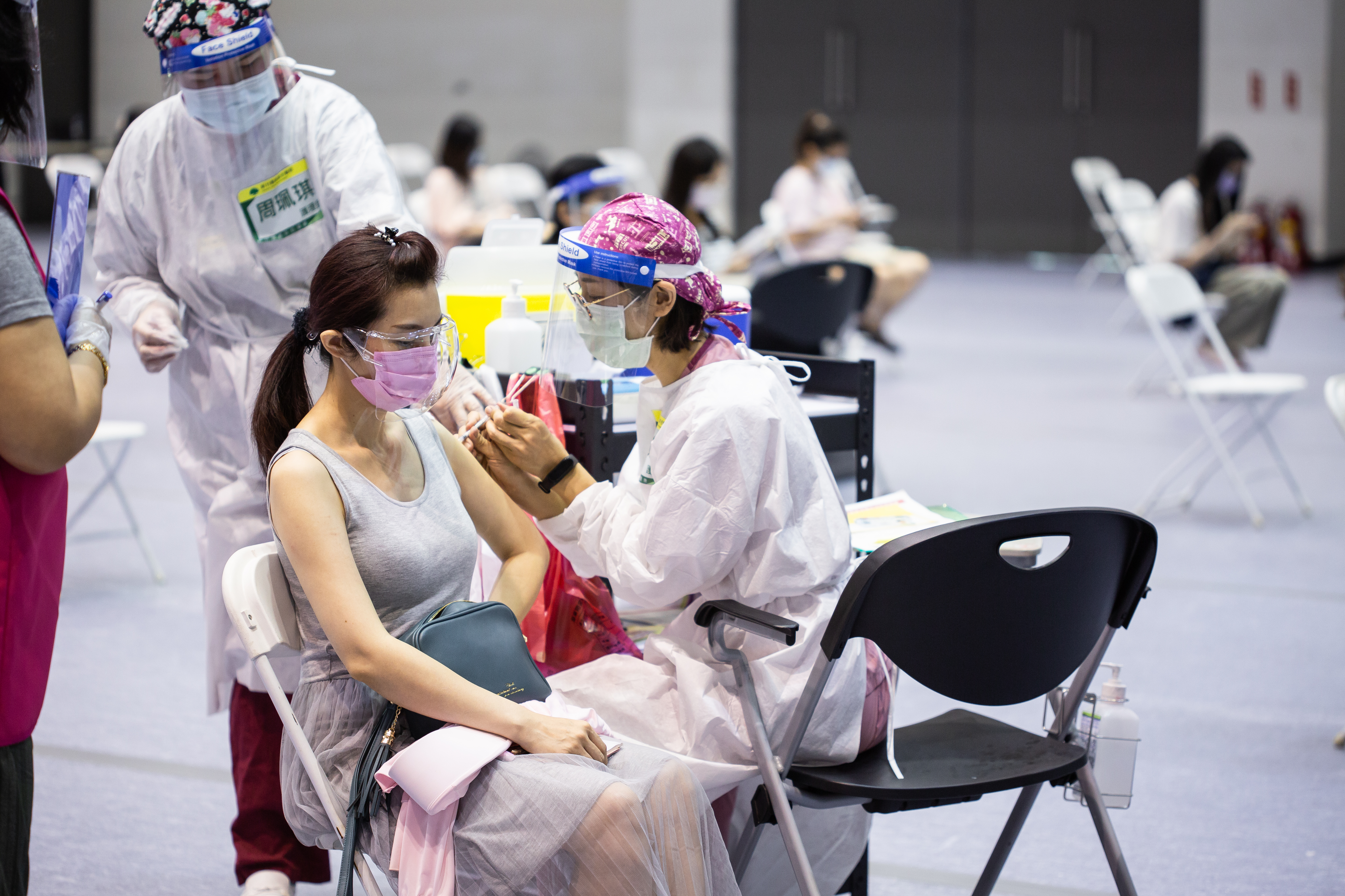 沈政男醫師認為，三劑疫苗最強的組合是「AZ＋全劑莫德納＋全劑莫德納。」