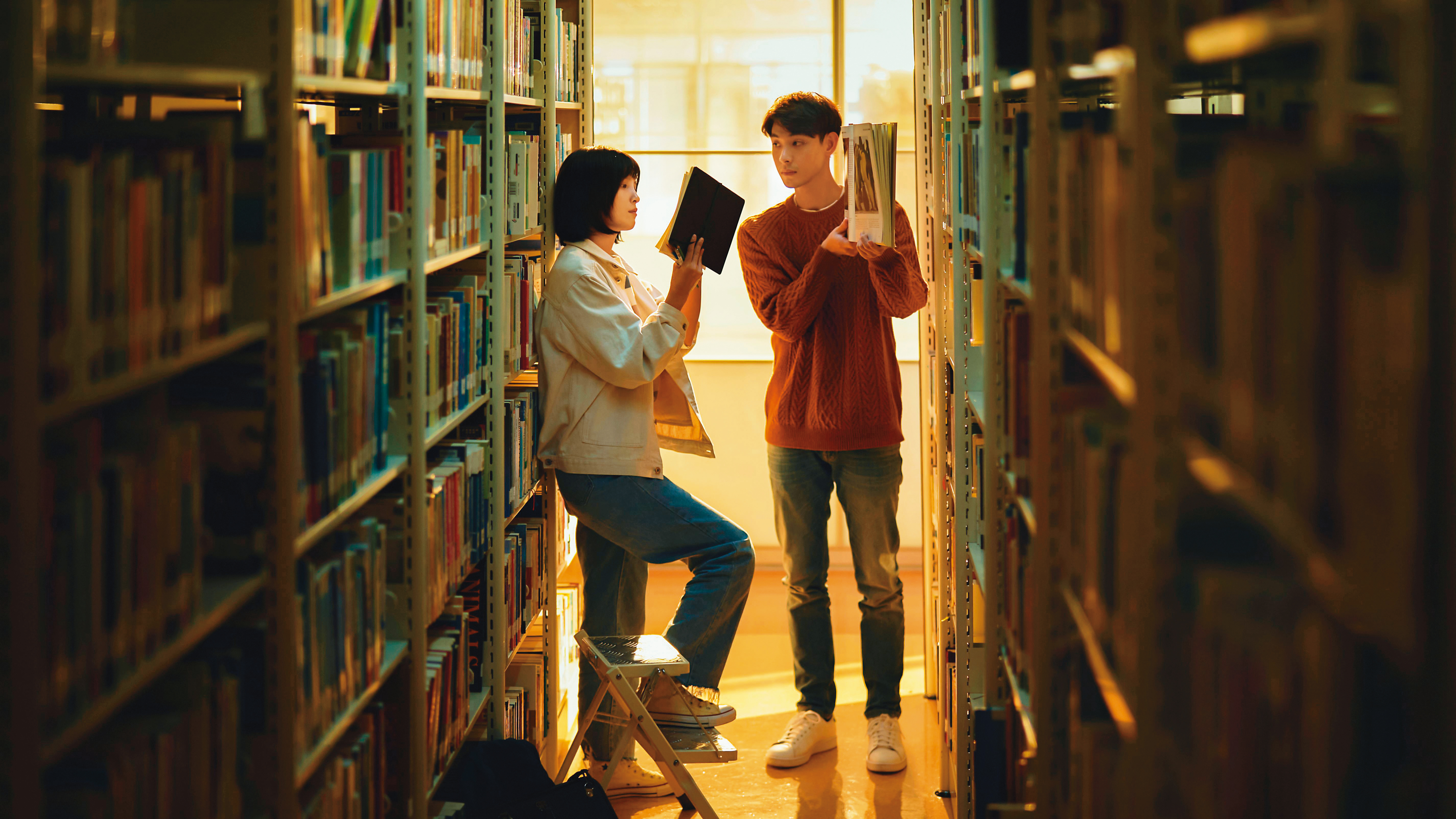 男、女主角連晨翔（右）、吳子霏（左）經由編導詹馥華親自面試脫穎而出，初次挑大梁主演電影。（台北双喜電影提供）