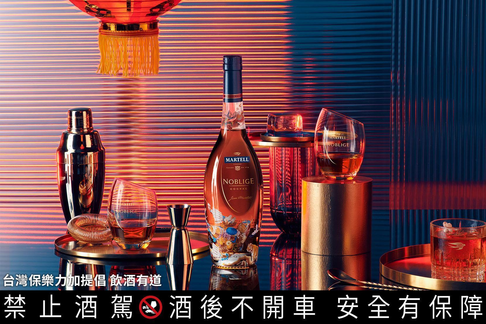 「馬爹利名仕虎年限量款-Jacky Tsai」外觀設計由亞洲藝術家蔡贇驊運用普普藝術的拼貼手法而成。