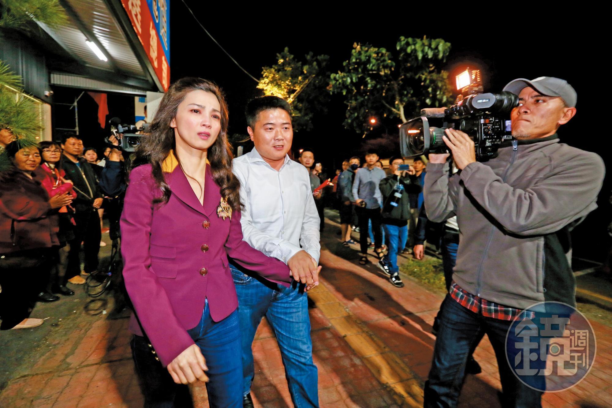 顏寬恒(右)與妻子陳麗凌(左)結婚3次。(資料照片)